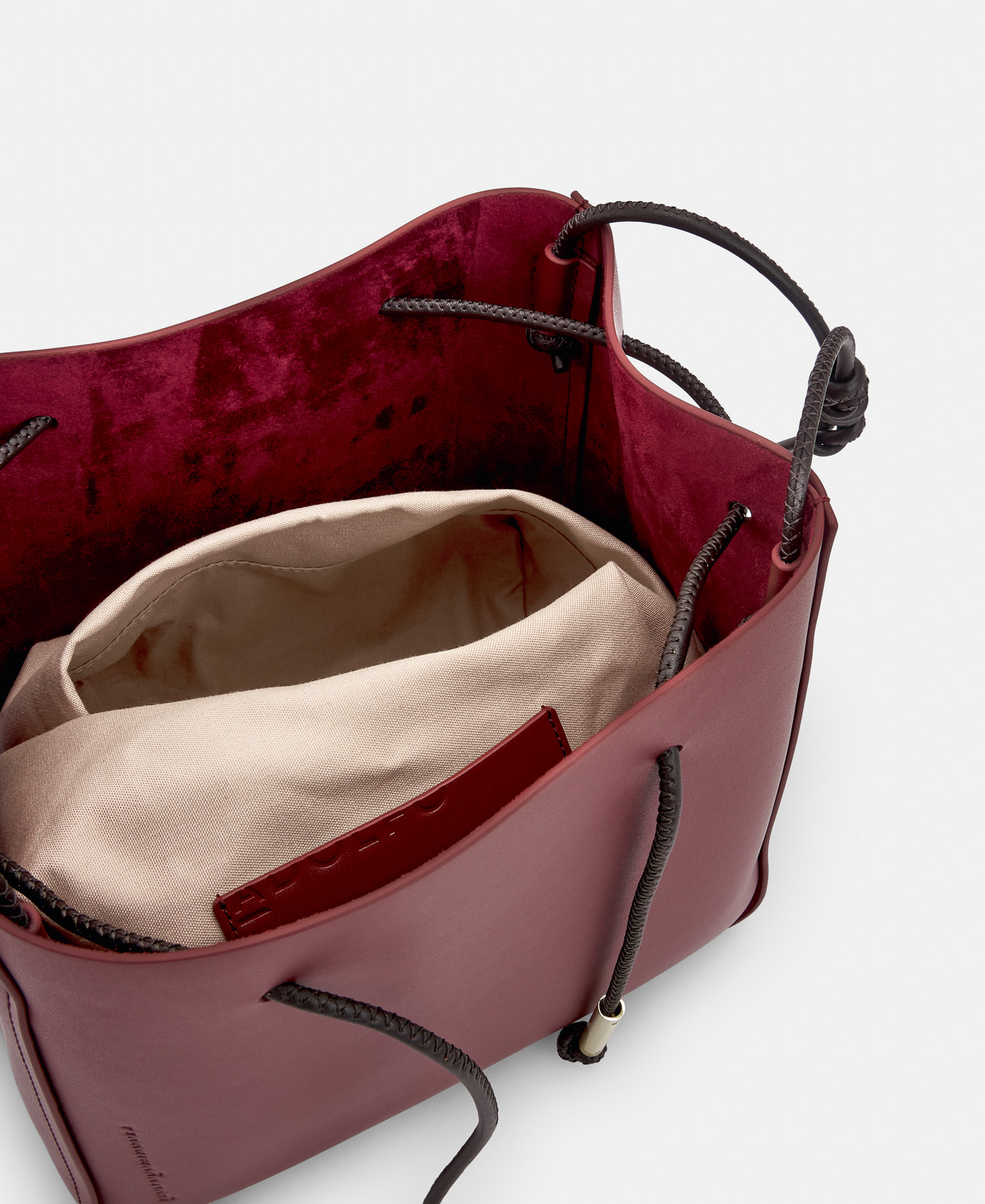 Responsible leather bucket bag image number 2
