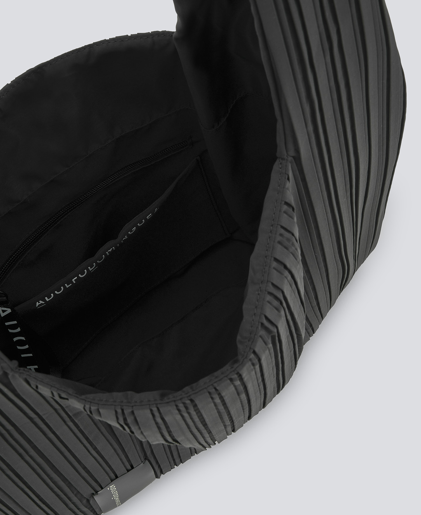 Grand sac cabas noir froissé pour femme image number 2
