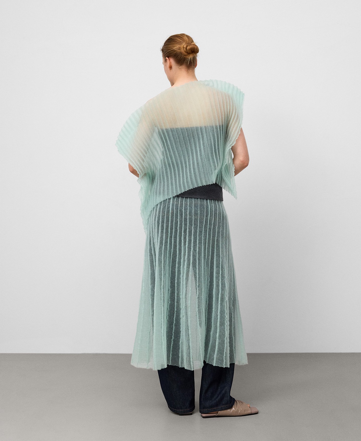 Sheer pleated skirt woman image number 2