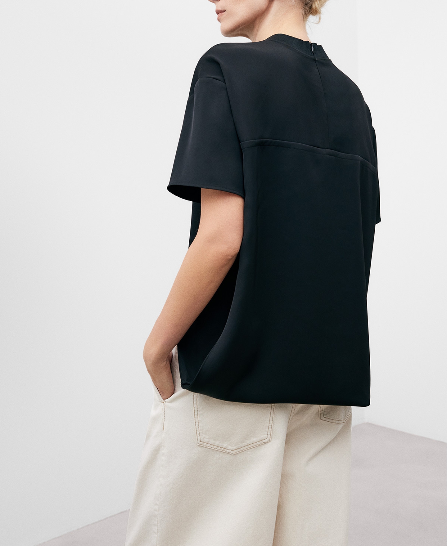 Black asymmetric T-shirt for women image number 2