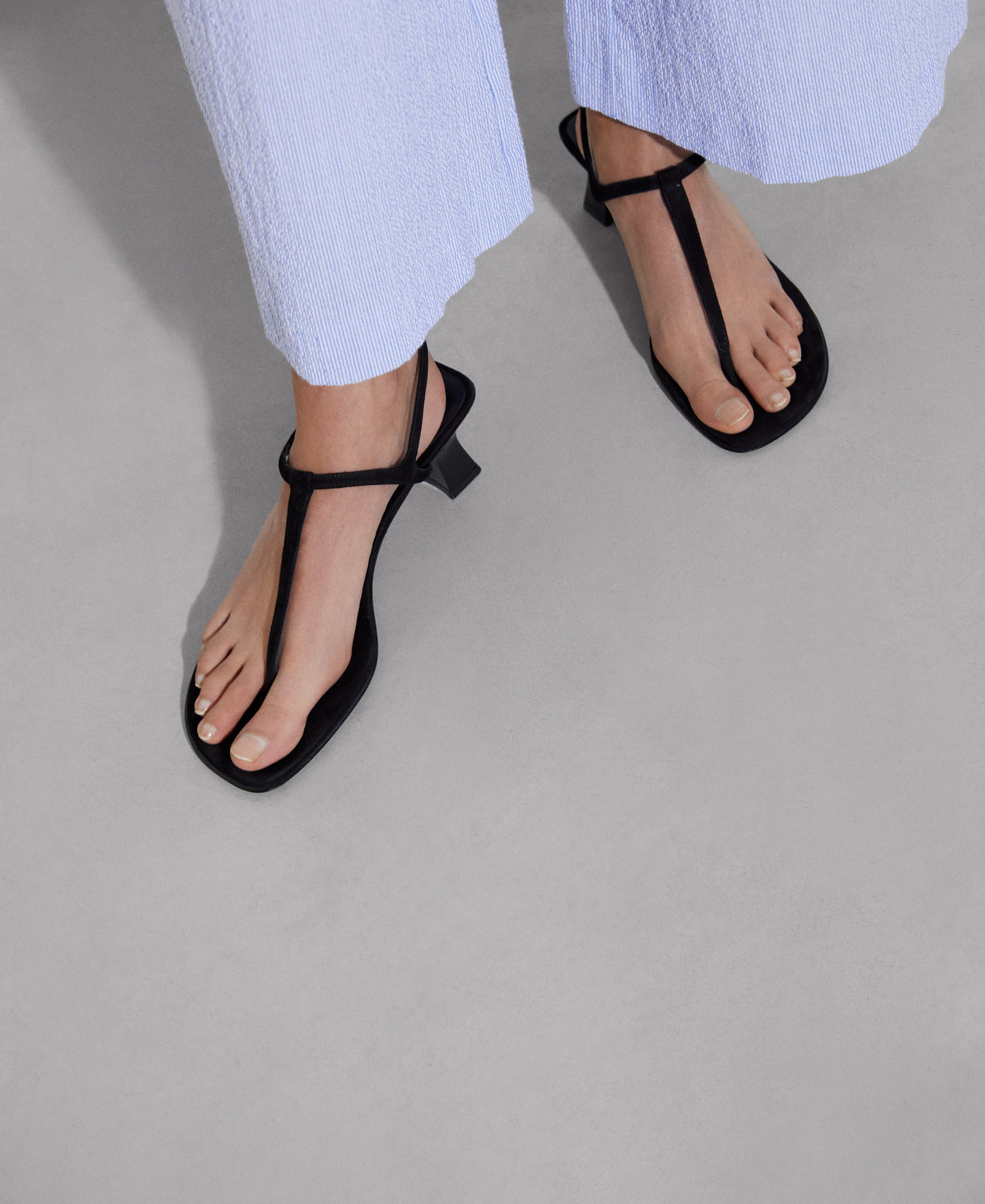 Low heel sandal image number 3
