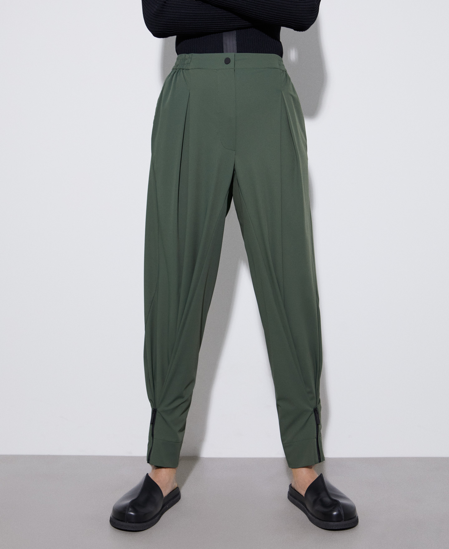 Recycled nylon sport trousers image number 0