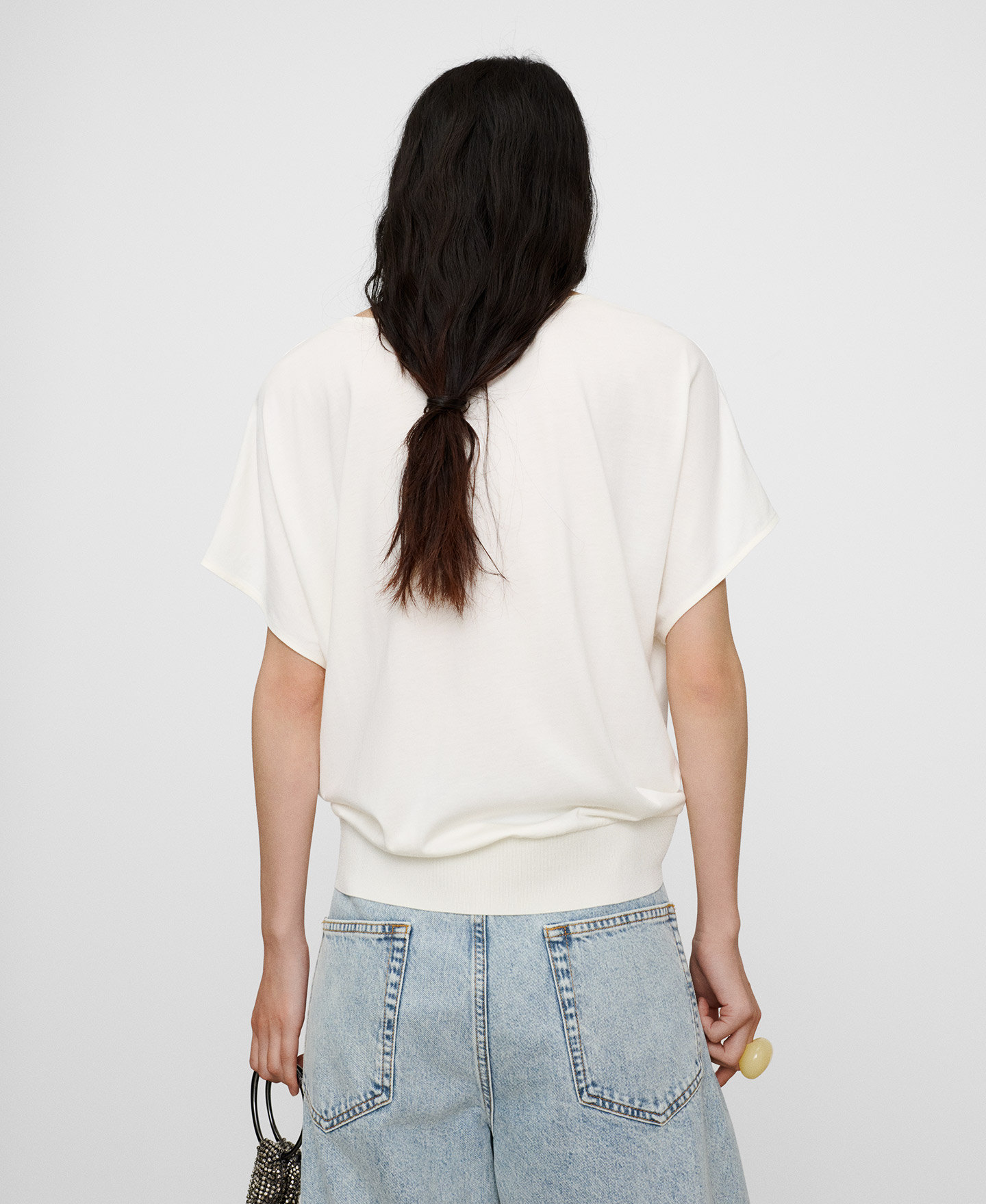 T-Shirt aus Doppelgewebe mit drapiertem Ausschnitt image number 2