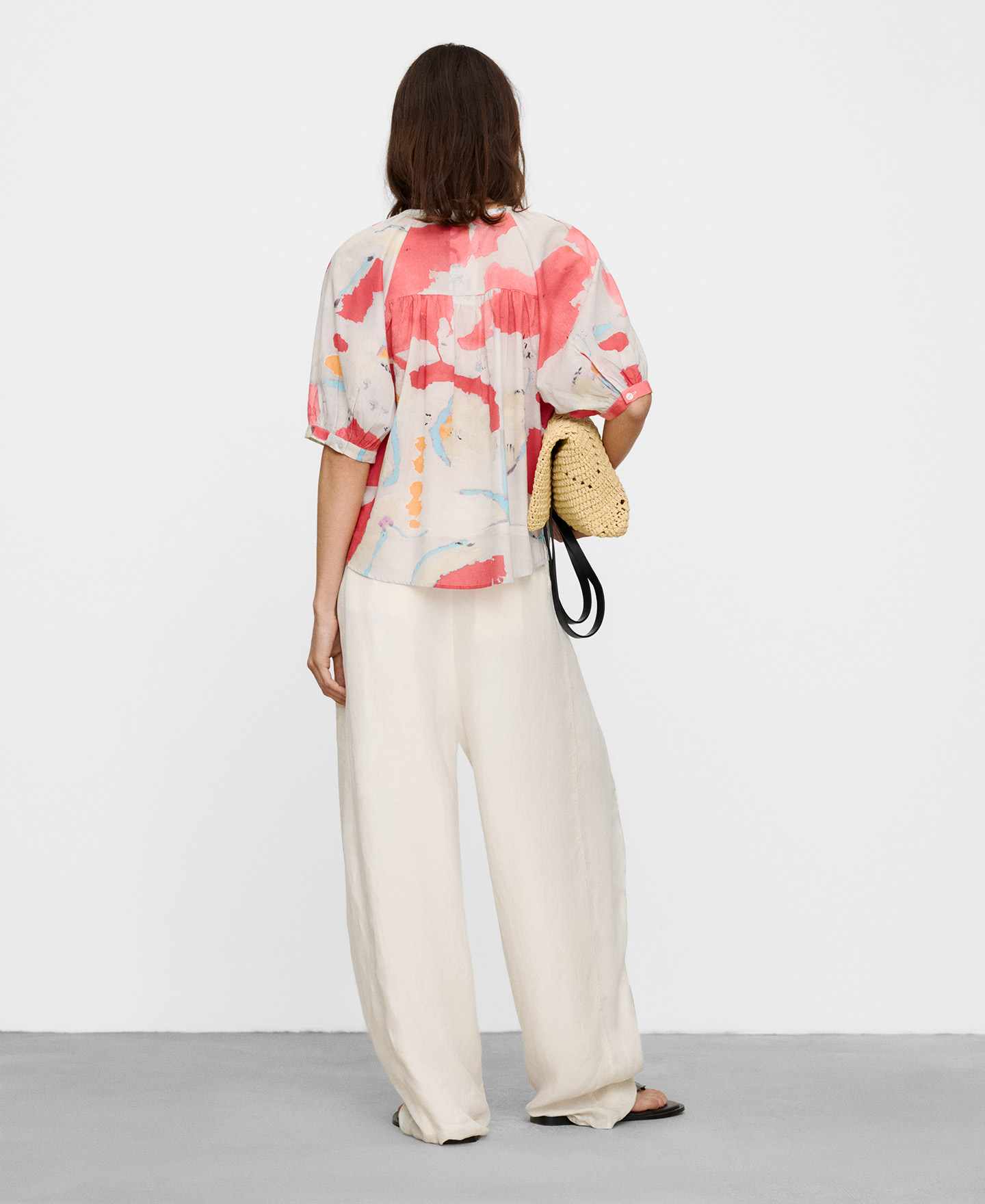 Cotton V-neckline printed blouse image number 2