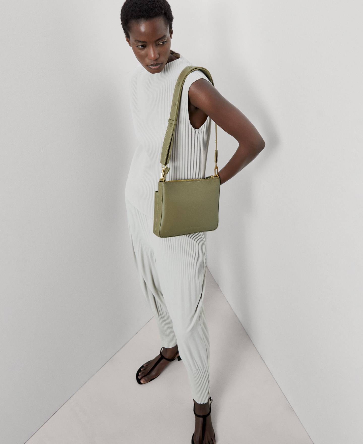 Recycled materials shoulder bag image number 4
