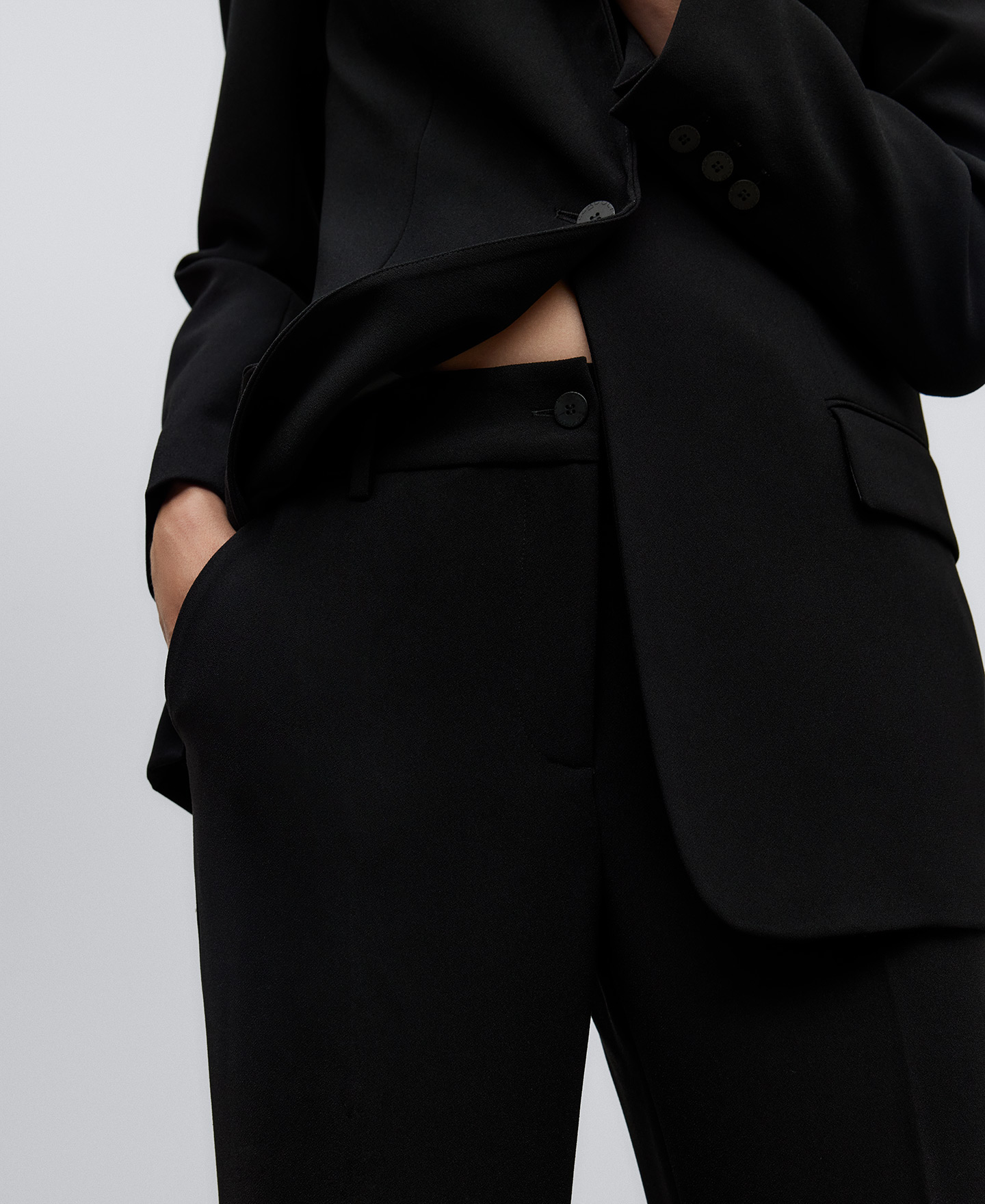 ストレートレッグのテーラードなパンツ image number 3