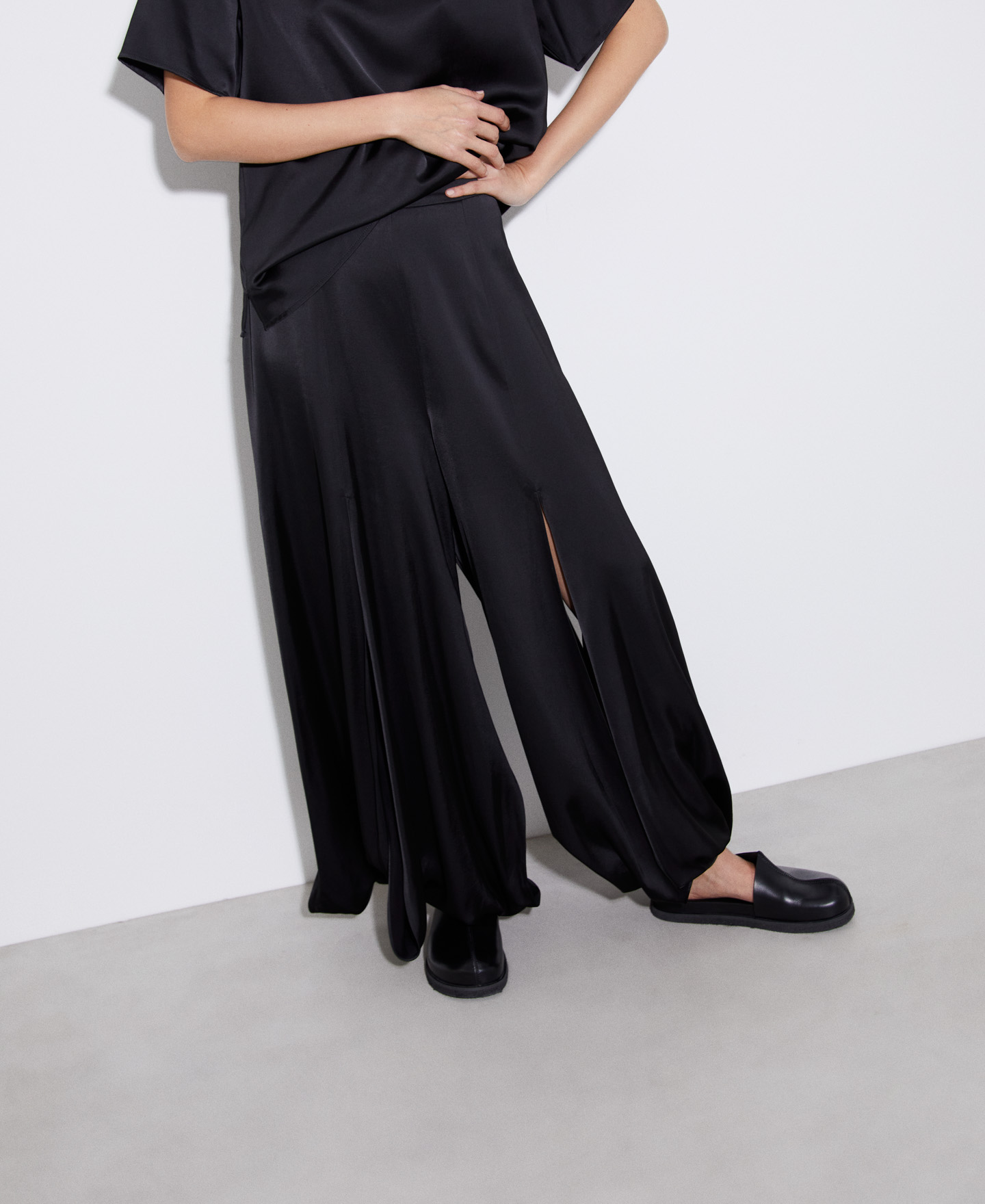 Pantalon fluido en viscosa image number 0