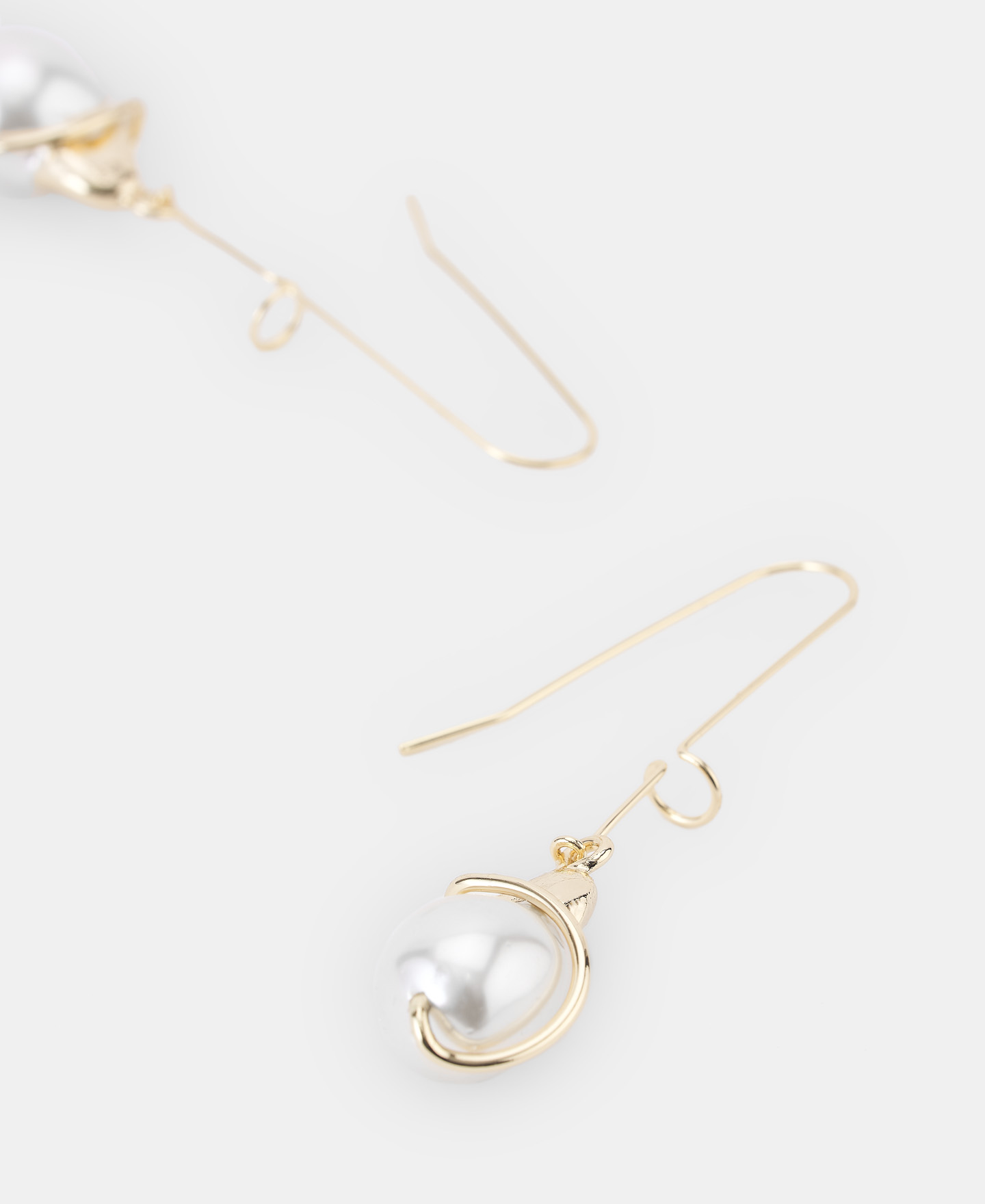 Synthetic pearl earrings image number 2