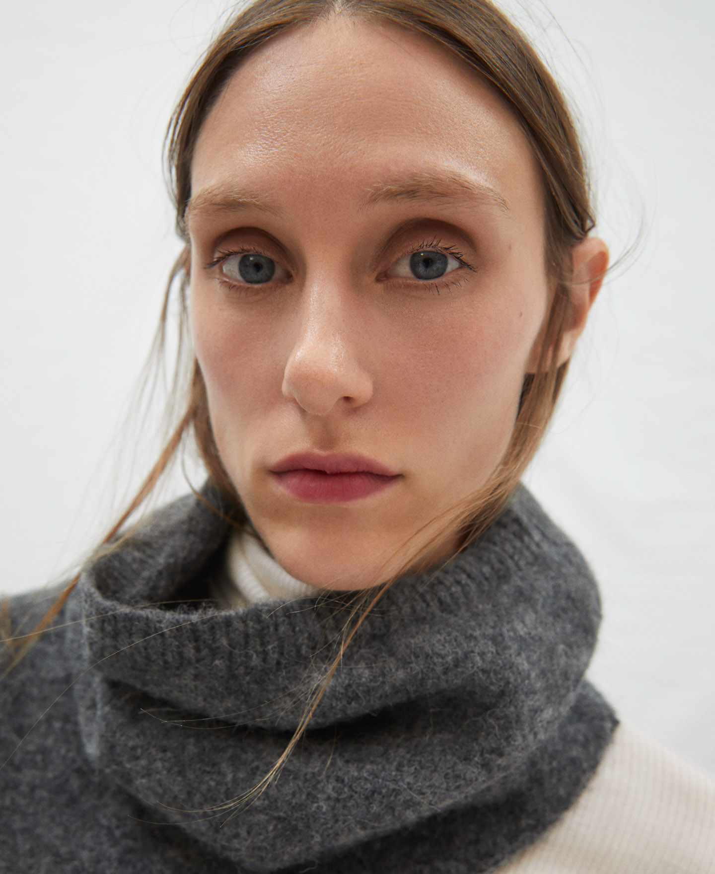 Wool and alpaca scarf with collar image number 3