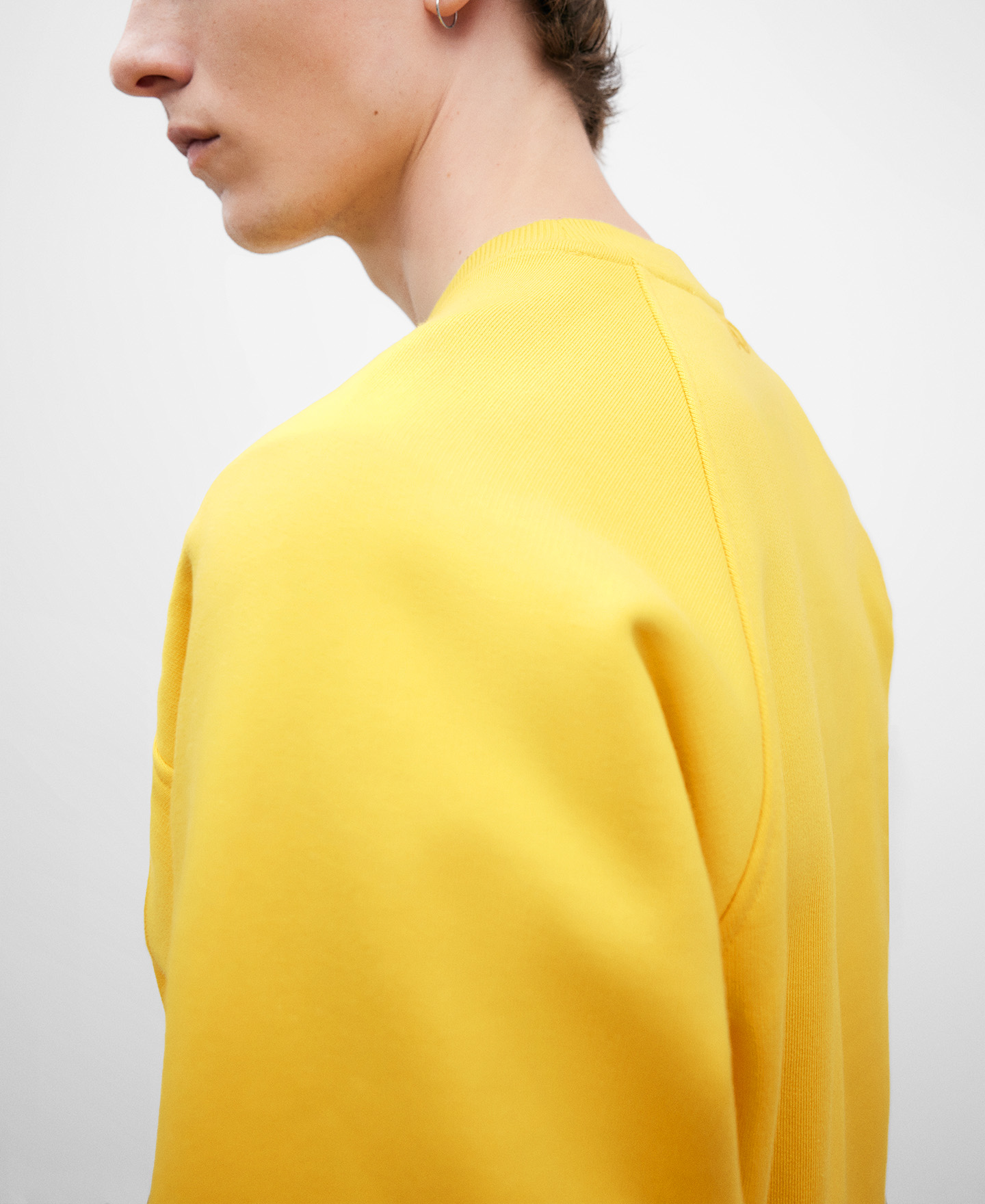 Sudadera amarilla en algodón image number 5