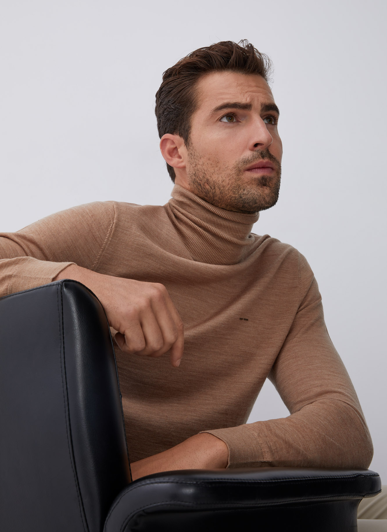 Jersey en merino con cuello alto image number 4