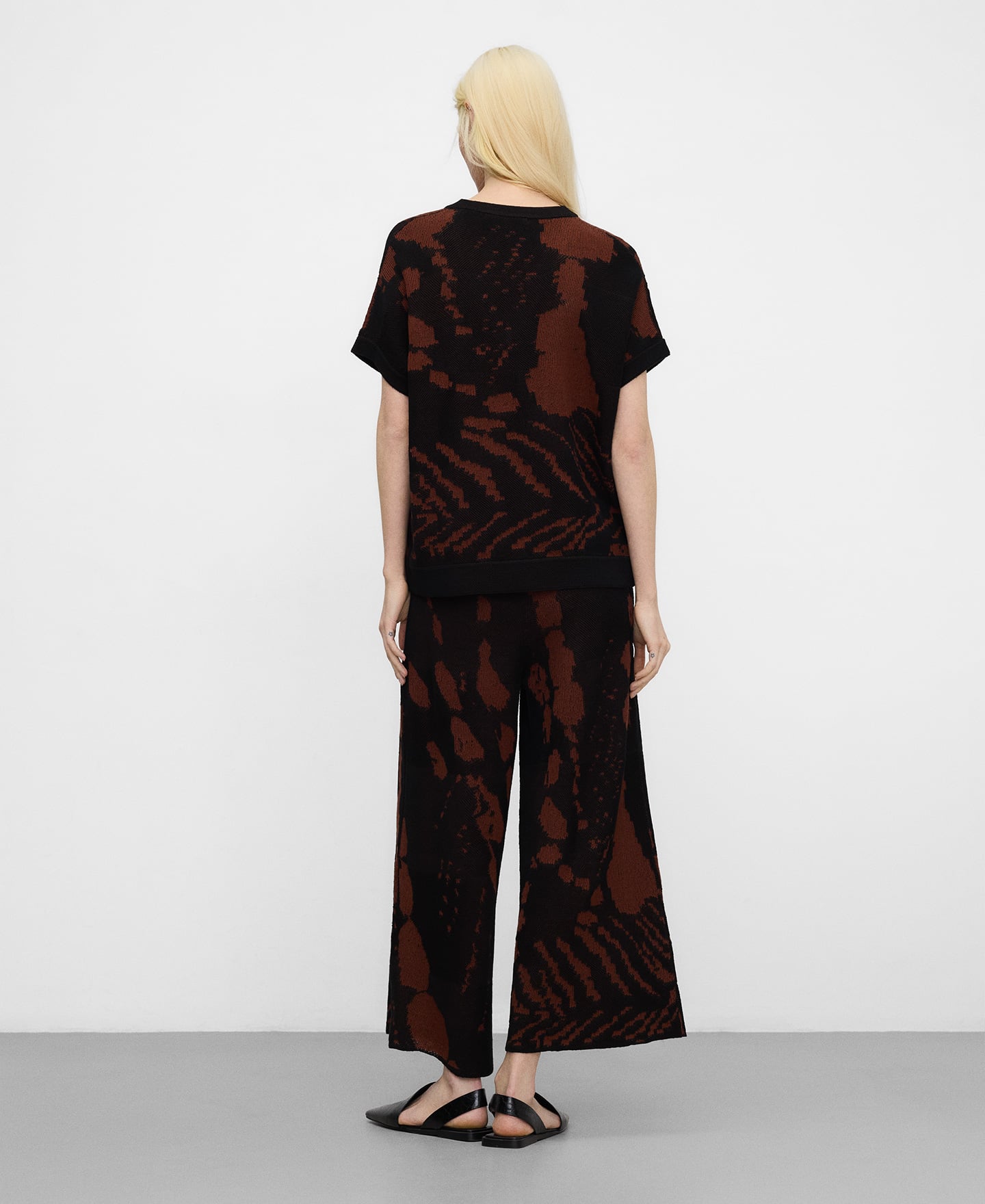 Jacquard knit animal print sweater image number 2