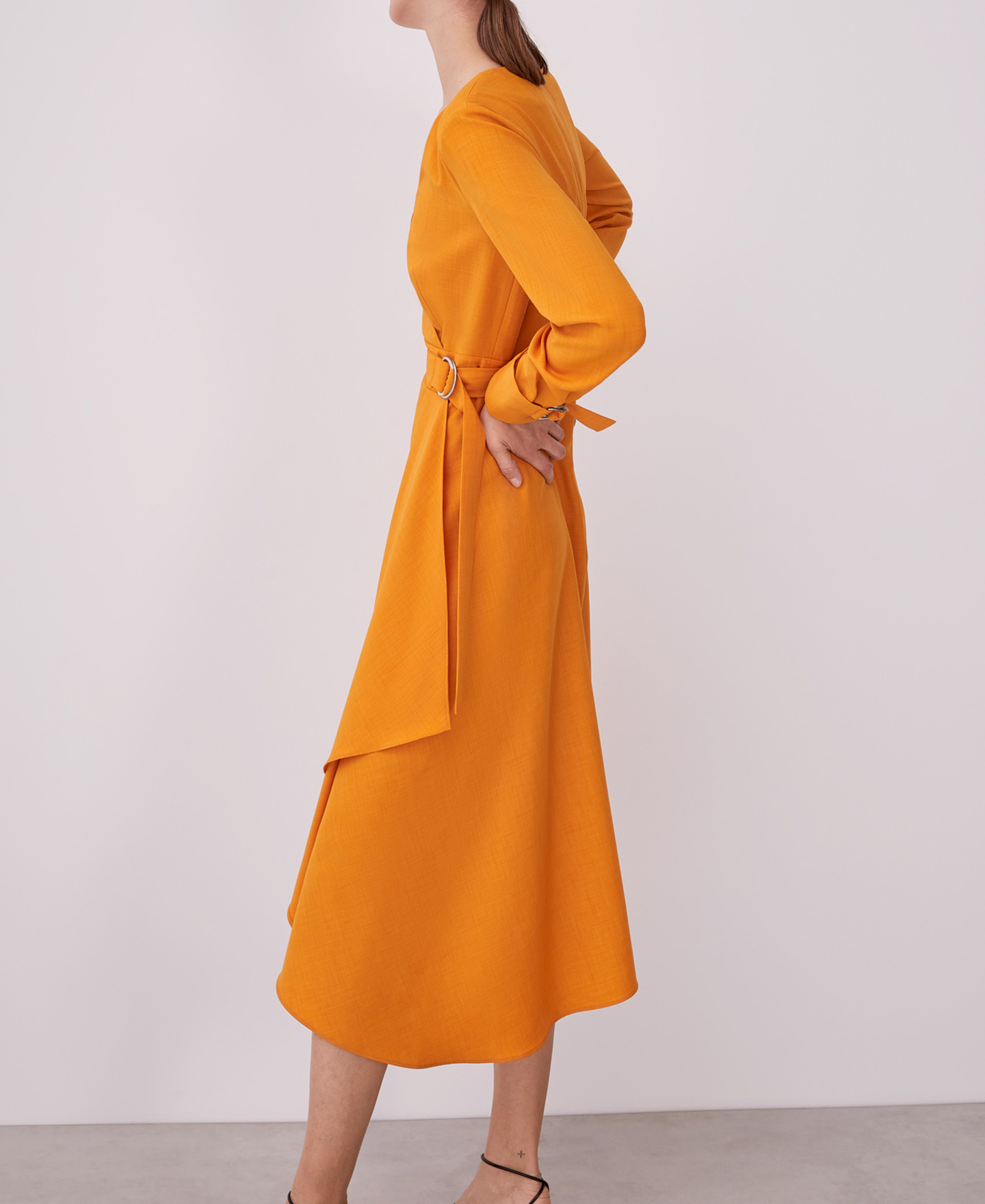 Vestido cruzado con godet lateral image number 2