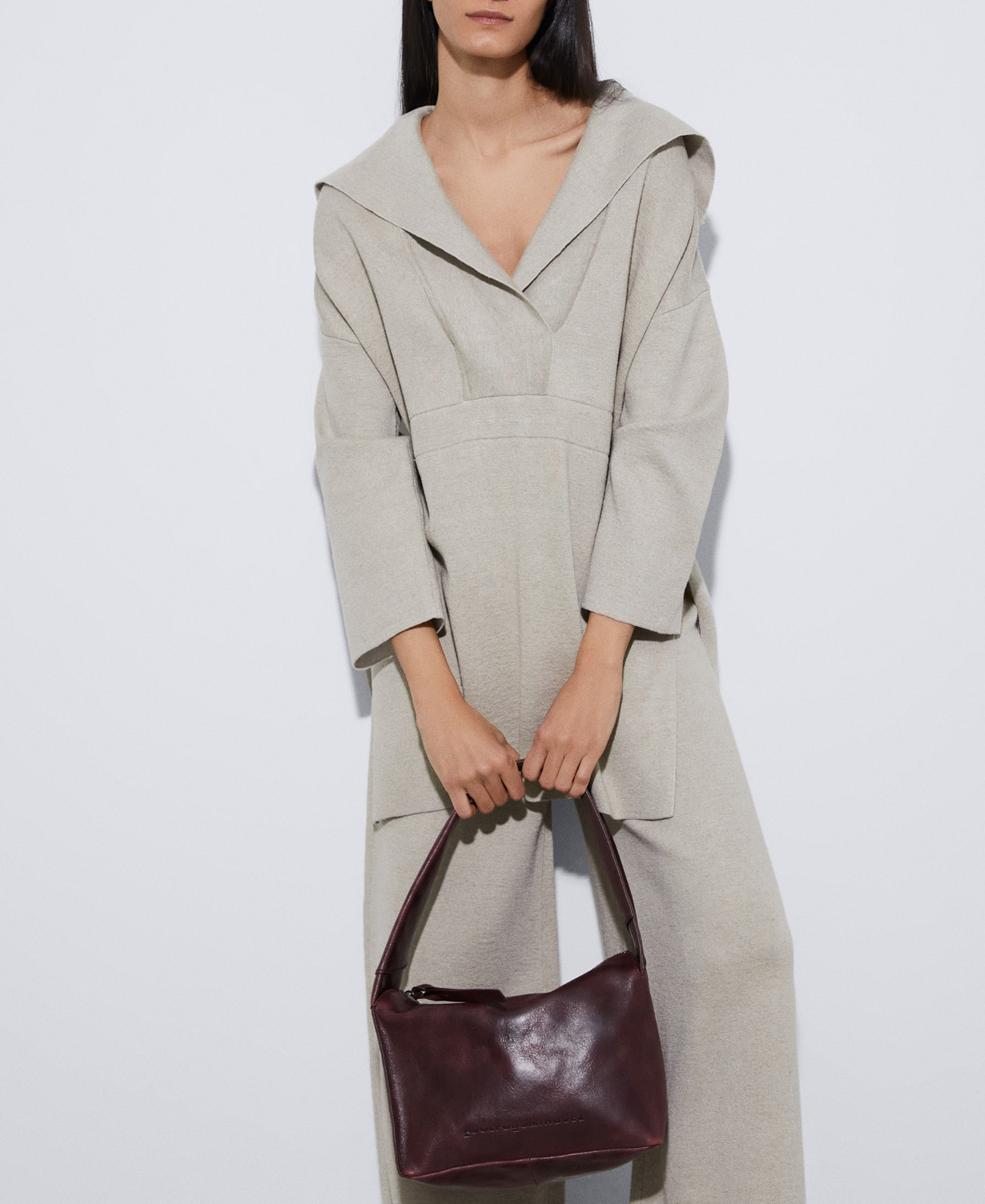 Small hobo bag in leather stitched seams image number 4