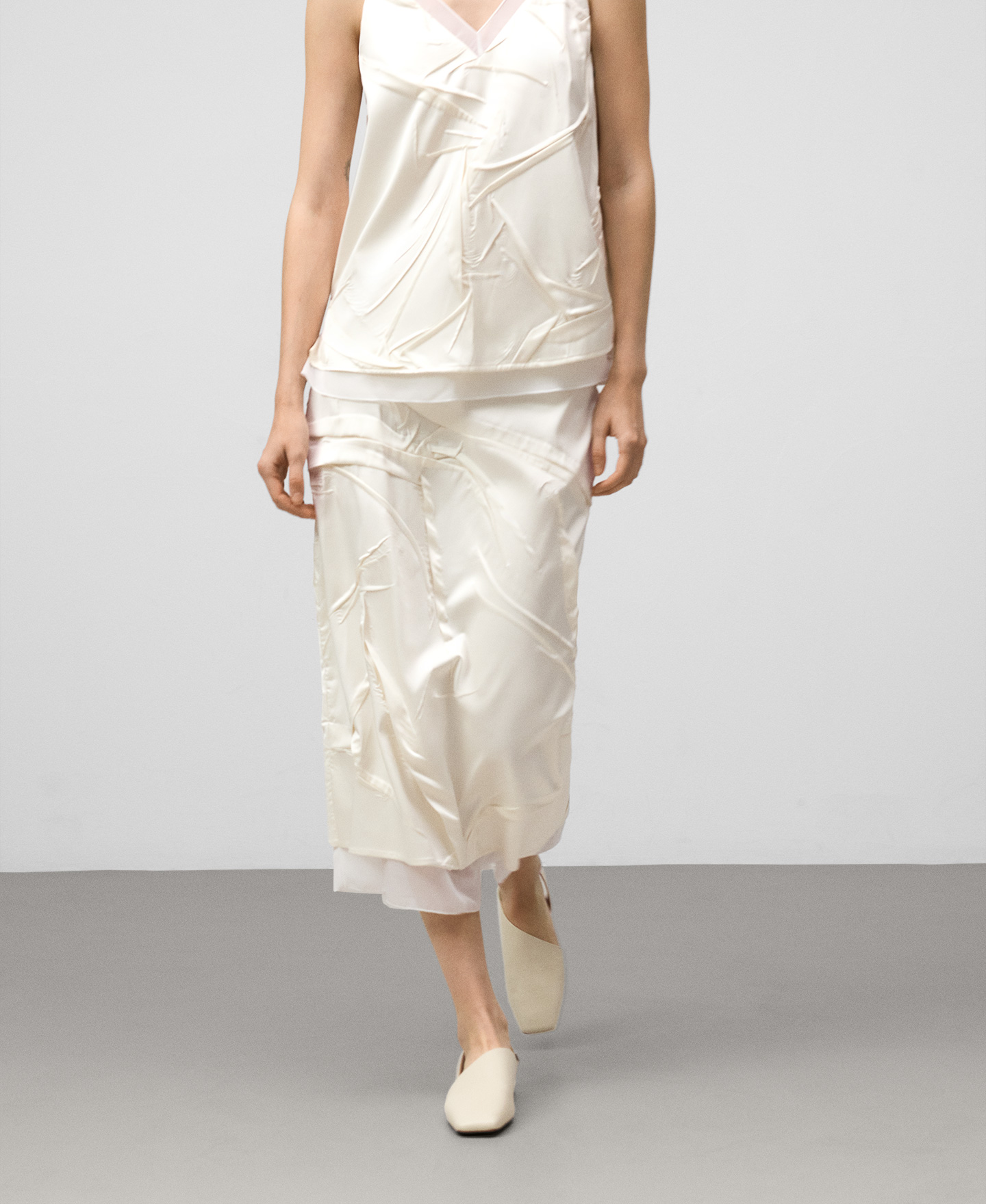 Wrinkled skirt with mixed fabric woman image number 0