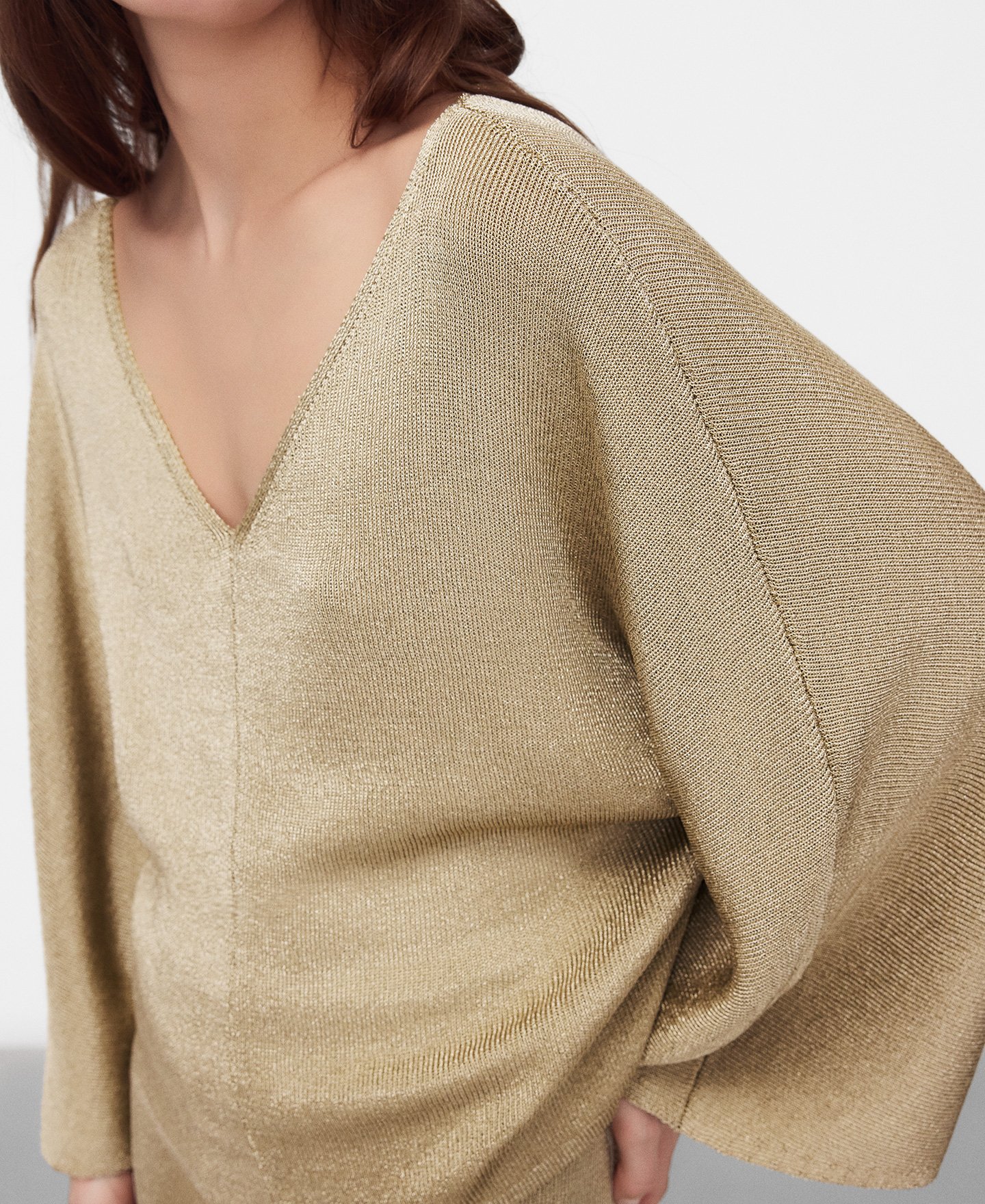 Metallic knit V-neck sweater image number 3