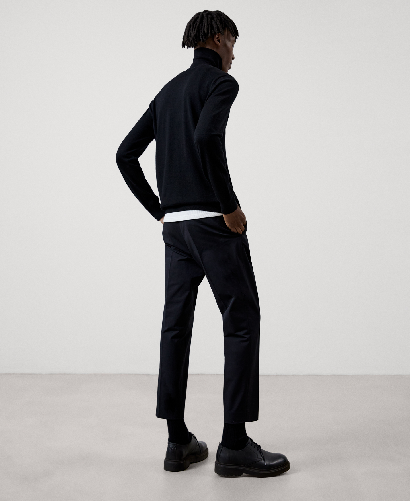 Jersey cuello alto en lana merino image number 2