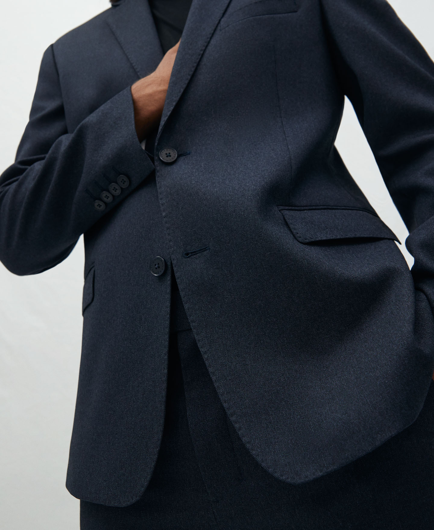 Two button tailored suit image number 4