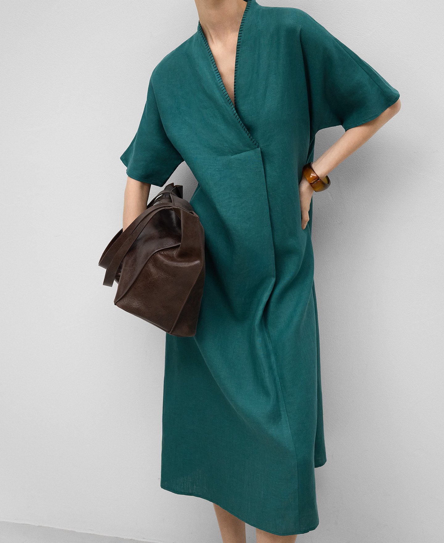 European linen V-neckline dress woman image number 0