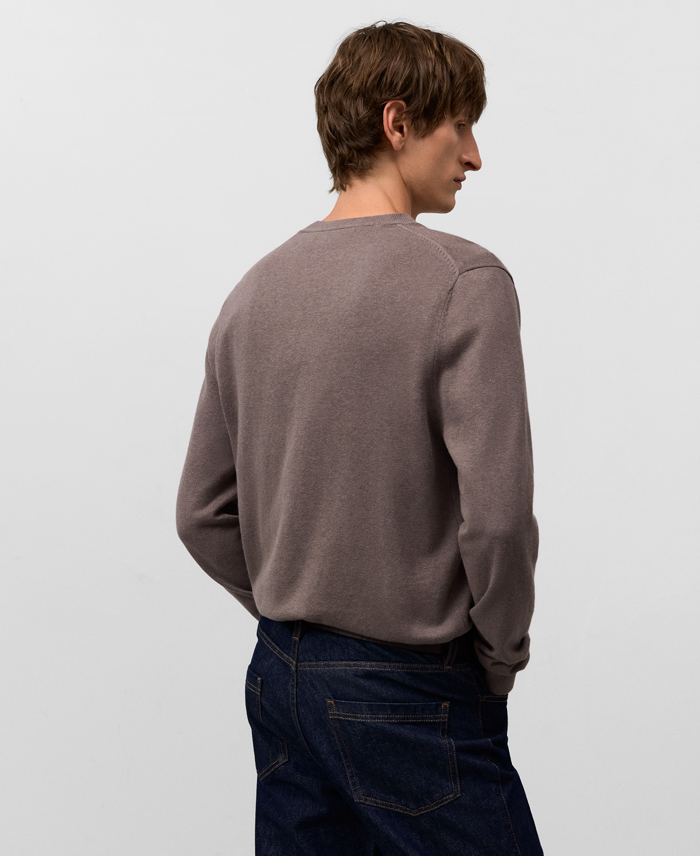 Regular fit V-neck sweater man image number 2