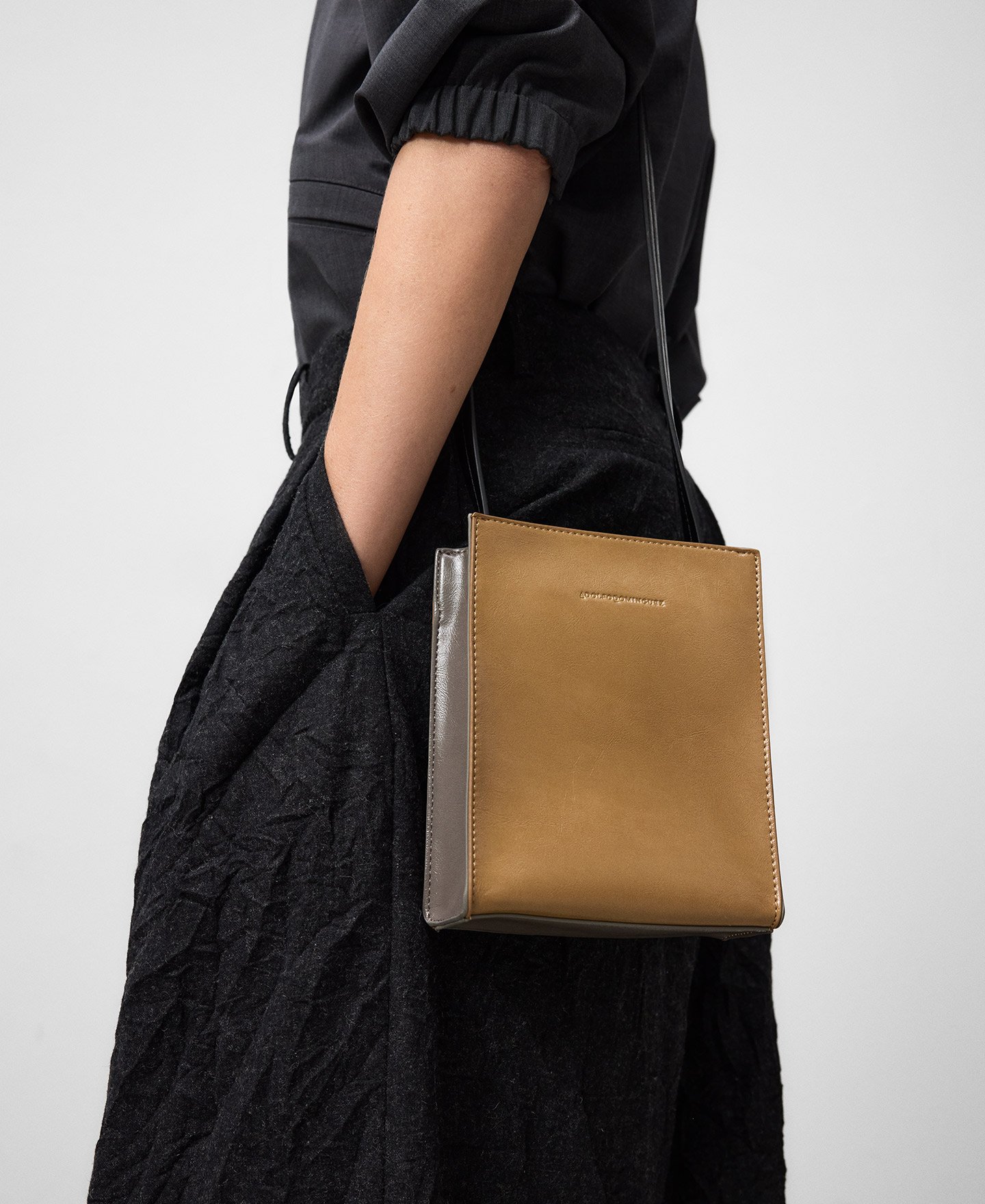 Non-Leather small crossbody woman image number 5