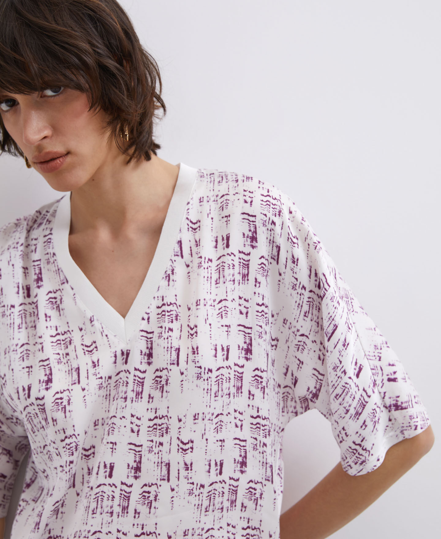 V-neck printed t-shirt image number 0