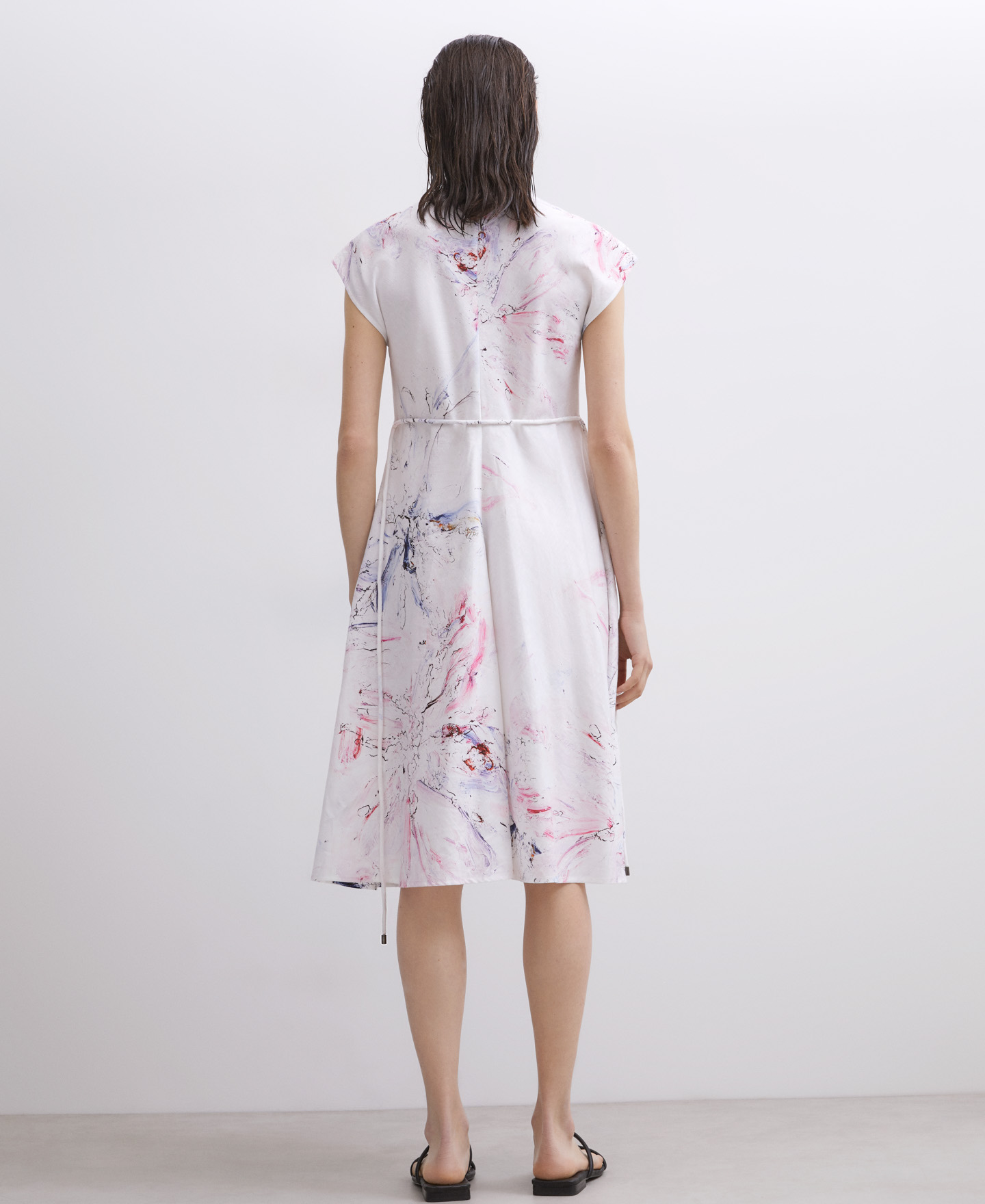 Drop sleeves printed midi dress image number 2