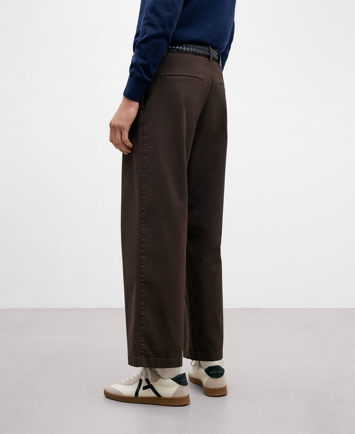 Brown cotton trousers for men image number 2