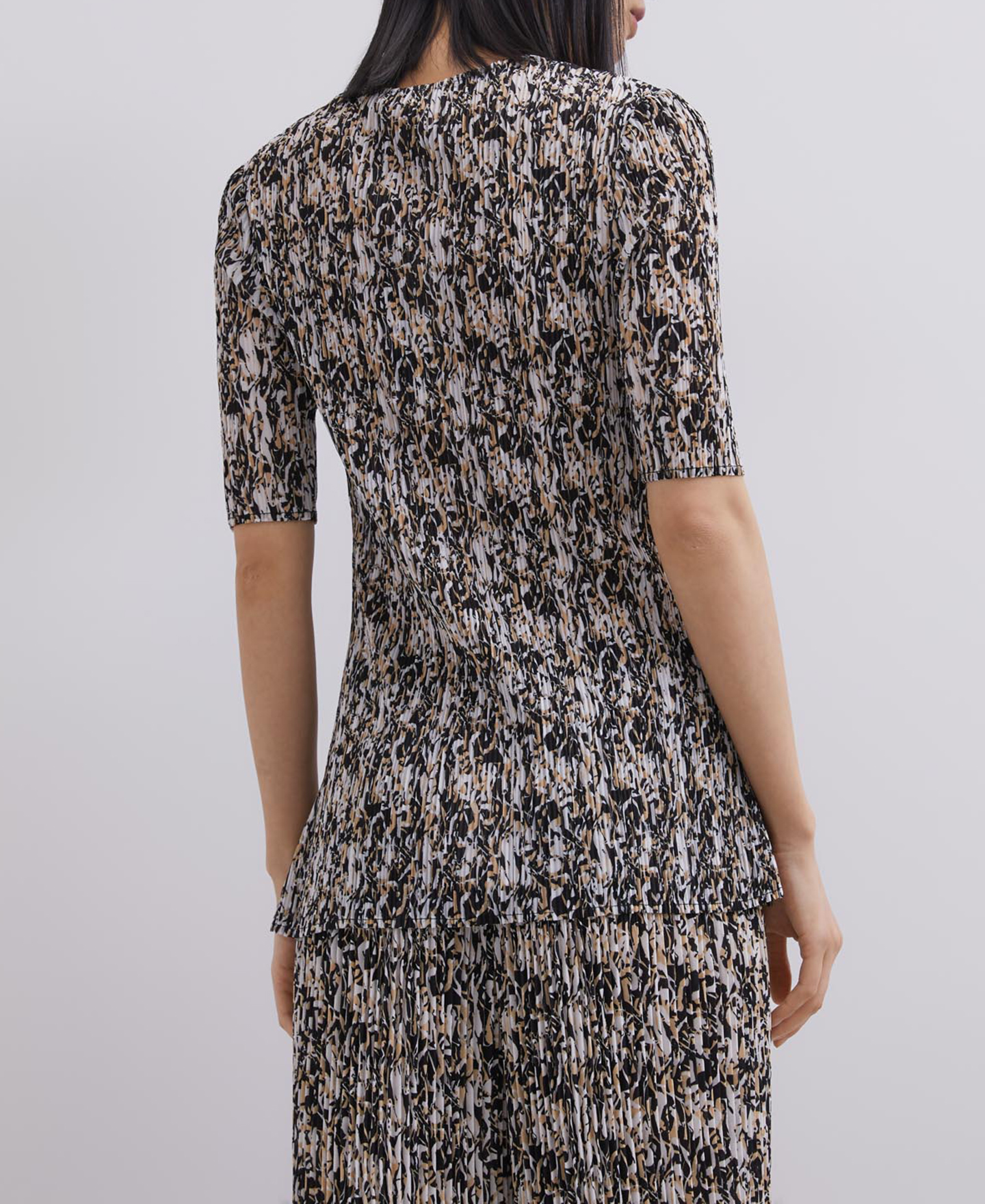 Crinkle printed top with crew neckline image number 2