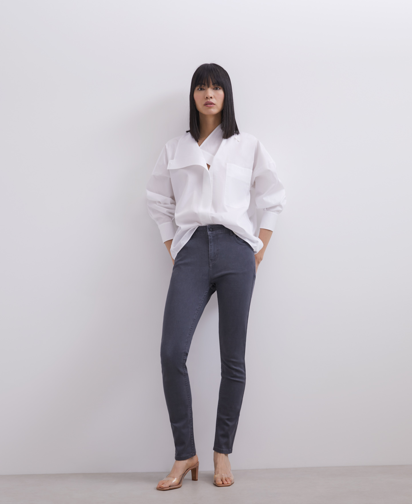Cotton and viscose skinny jeans image number 3