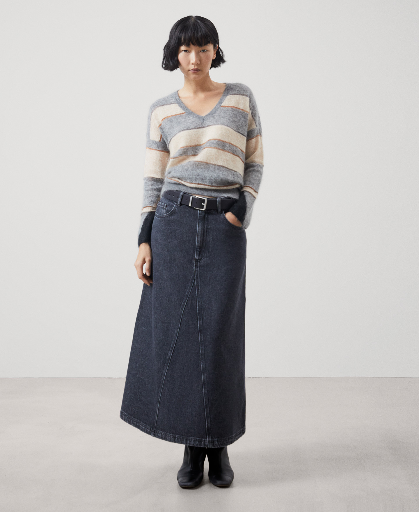 V-neck mohair knitted sweater image number 1