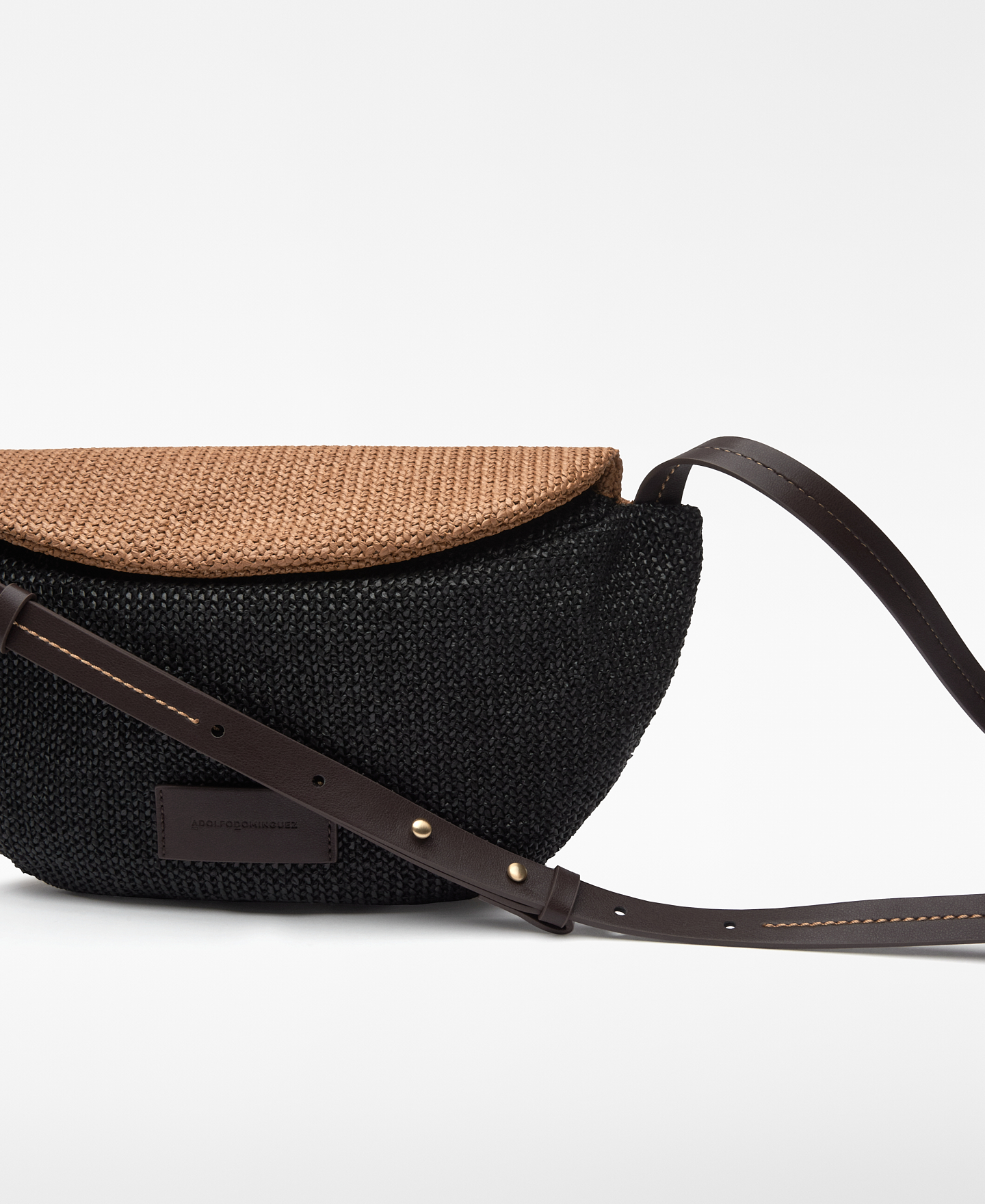 Bolso riñonera textura rafia mujer image number 2