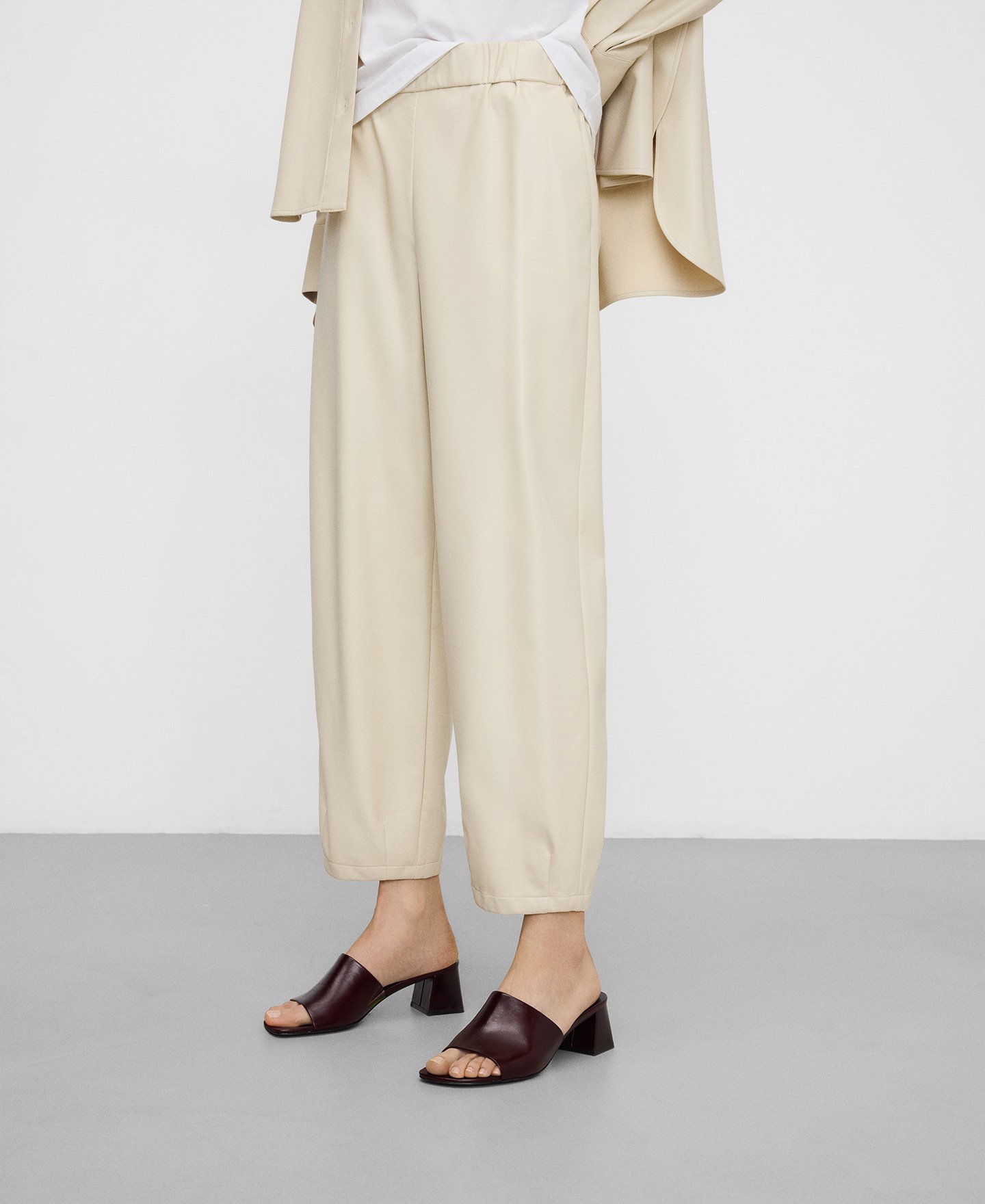 Pantal&oacute;n barrel fit Piel No Piel image number 0