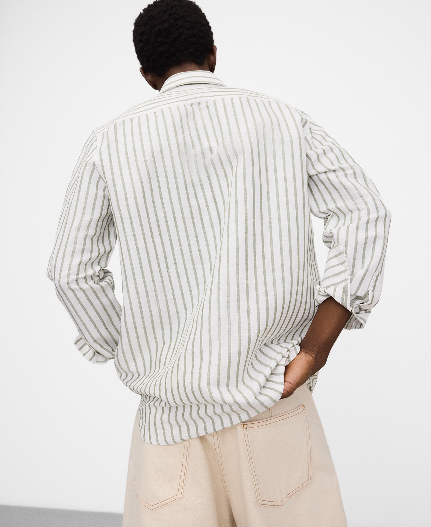 Camisa regular fit rayas lino y algod&oacute;n image number 2