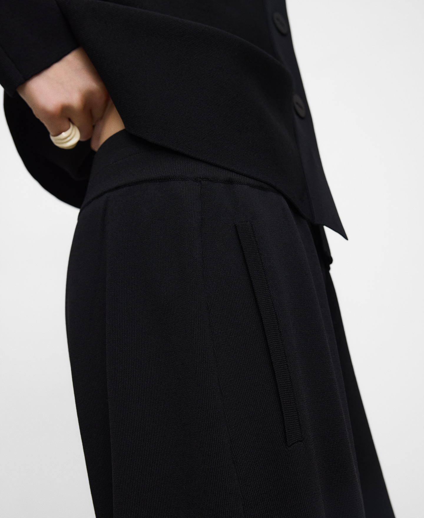 Knit barrel fit trousers image number 3