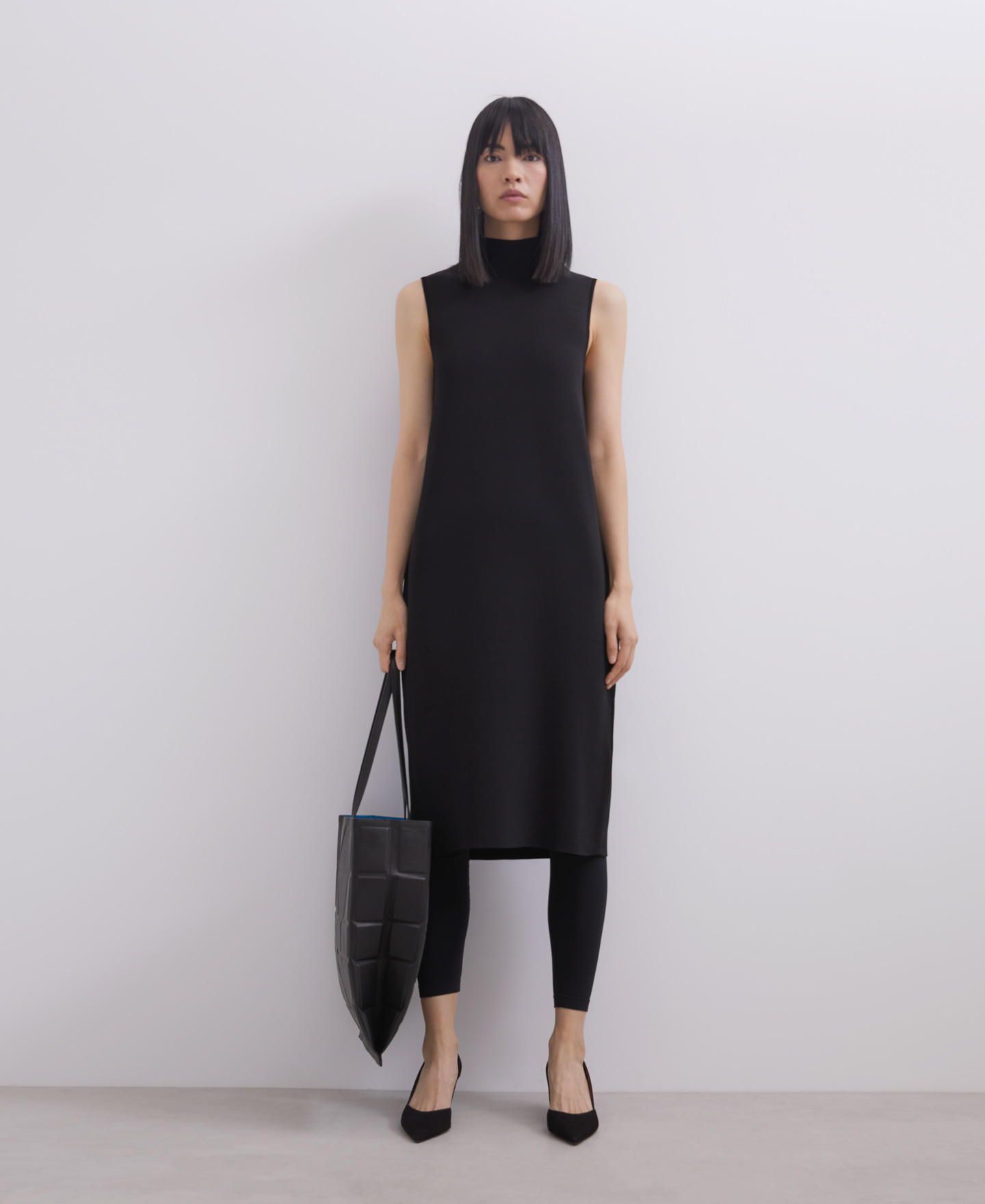 Vestido midi con capa trasera image number 1