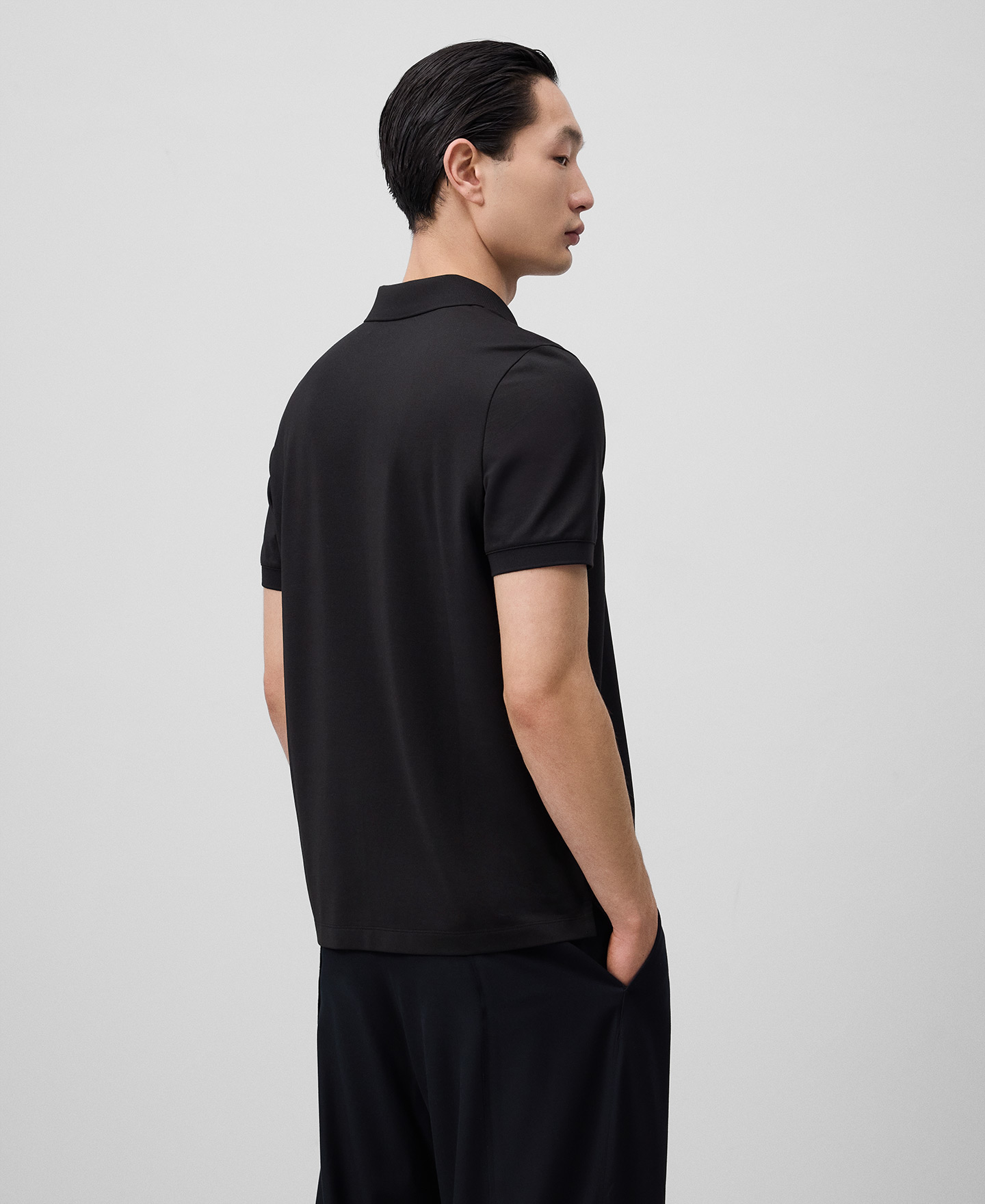 Polo regular fit cuello pico hombre image number 2