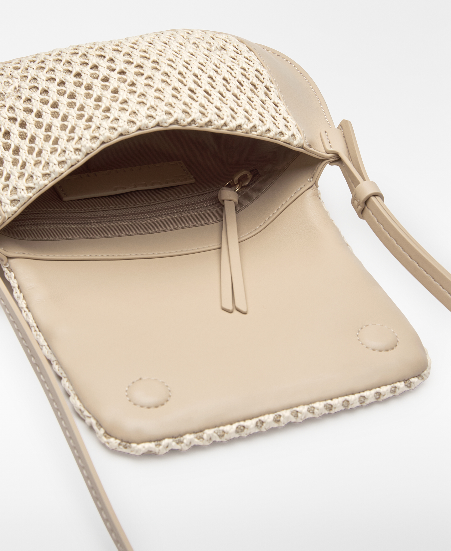 Mini-Umh&auml;ngetasche Dorna mit Raffia-Struktur image number 2