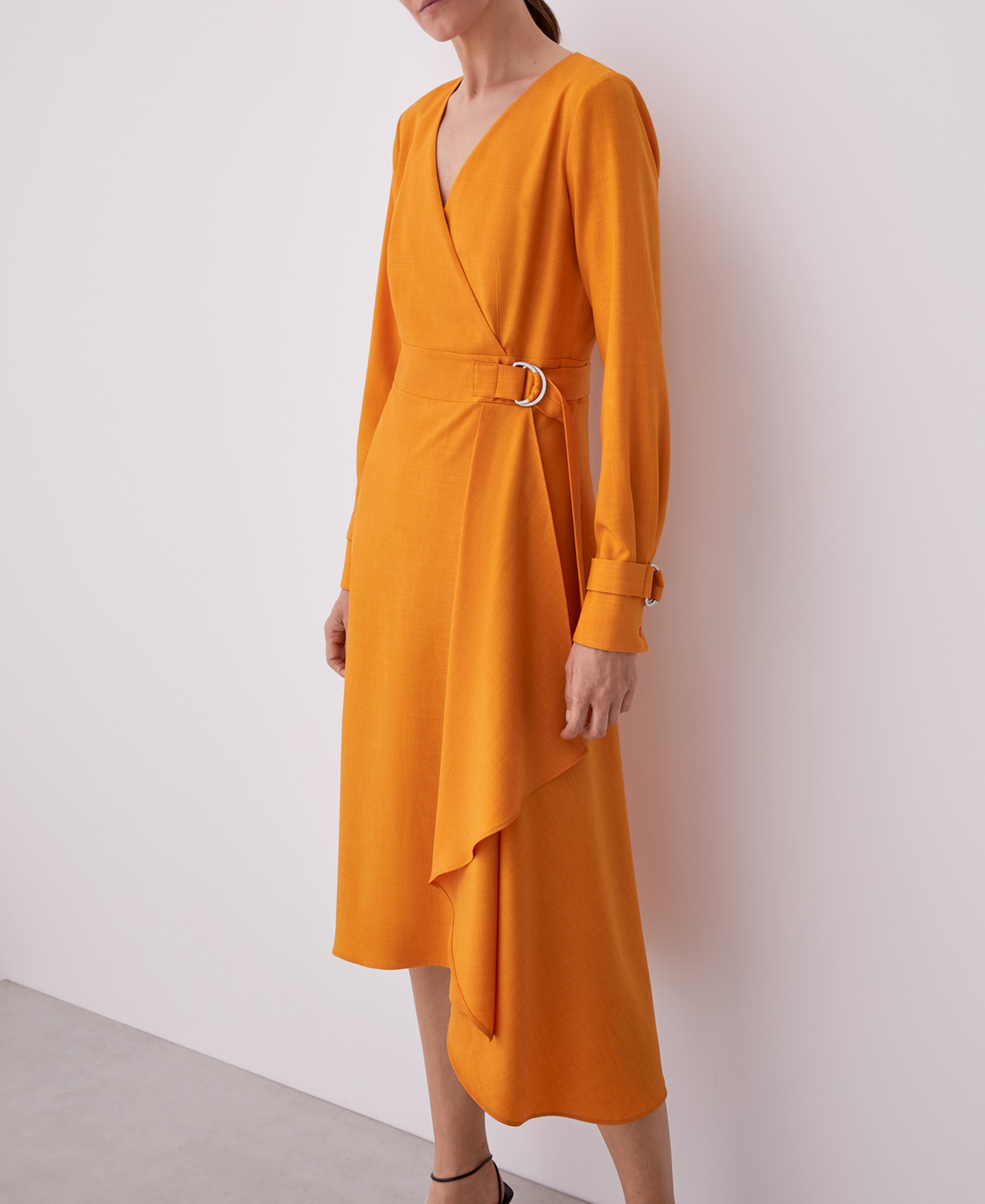 Vestido cruzado con godet lateral image number 0