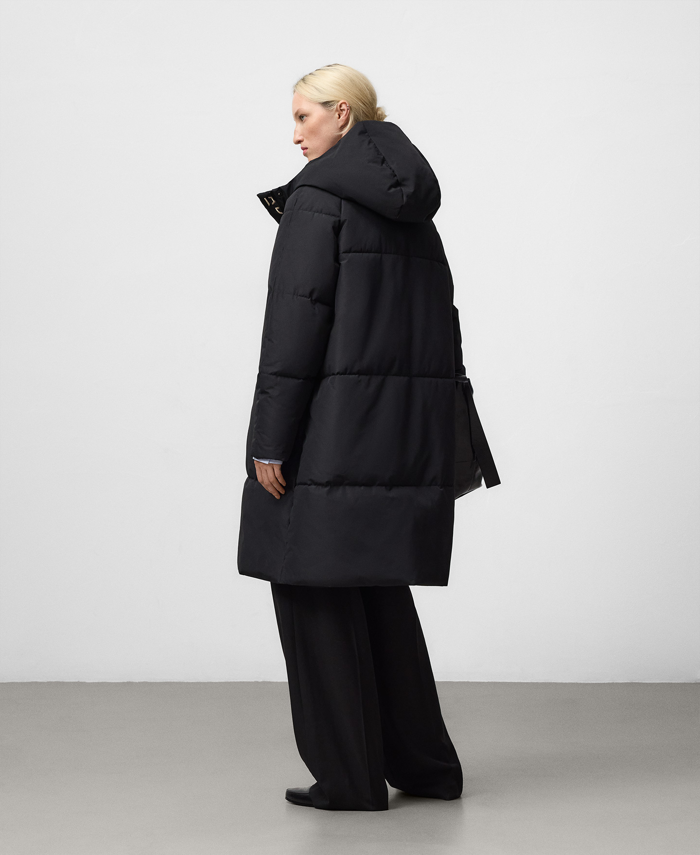 Casaco longo acolchoado para mulher image number 2