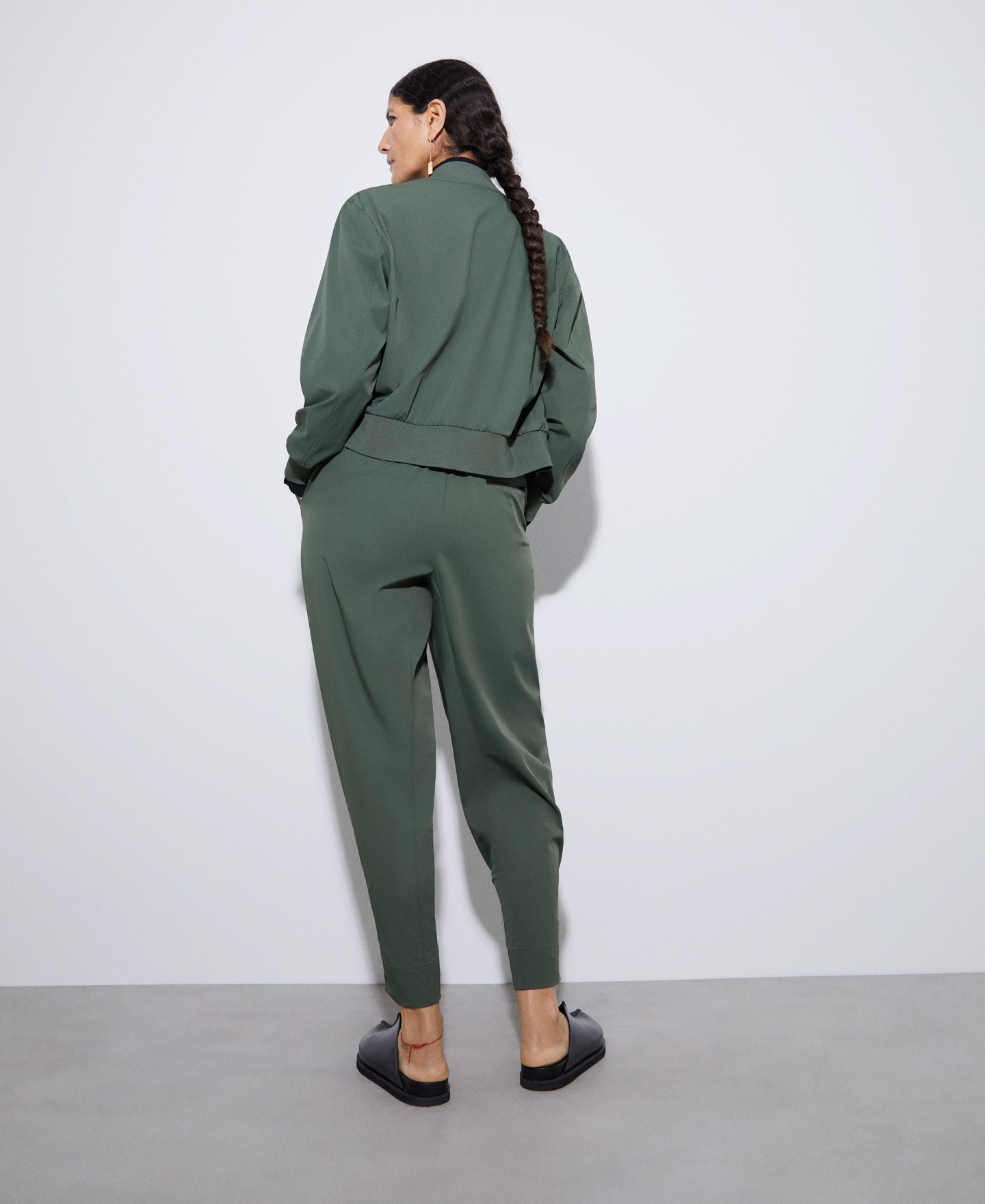 Blusão bomber em nylon reciclado image number 2