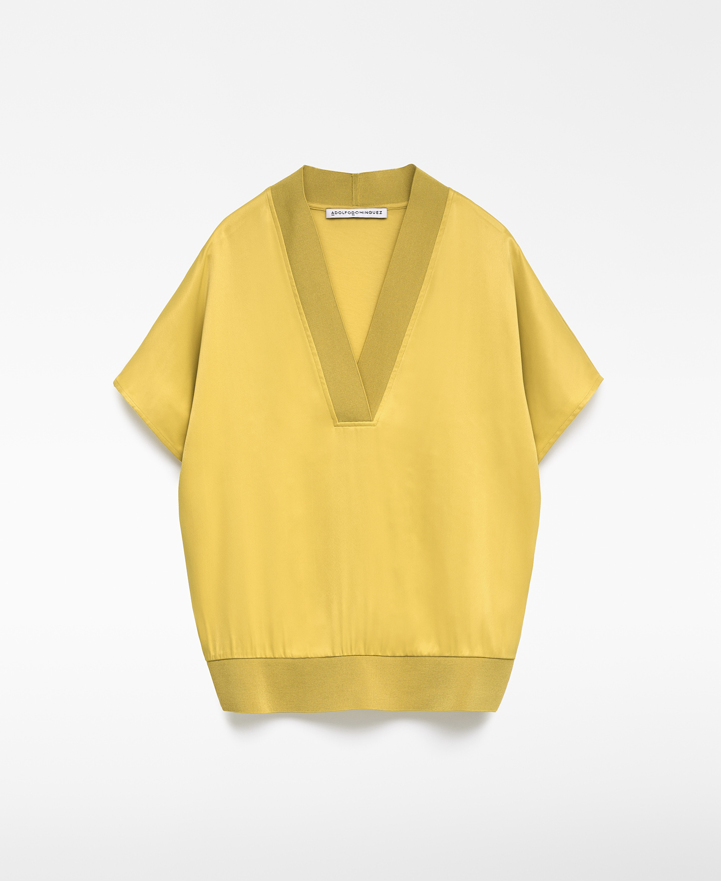 Camiseta cuello pico mujer image number 4