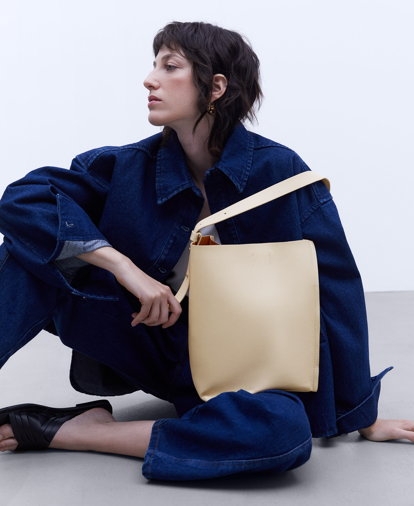 Made in Spain leather hobo bag image number 5