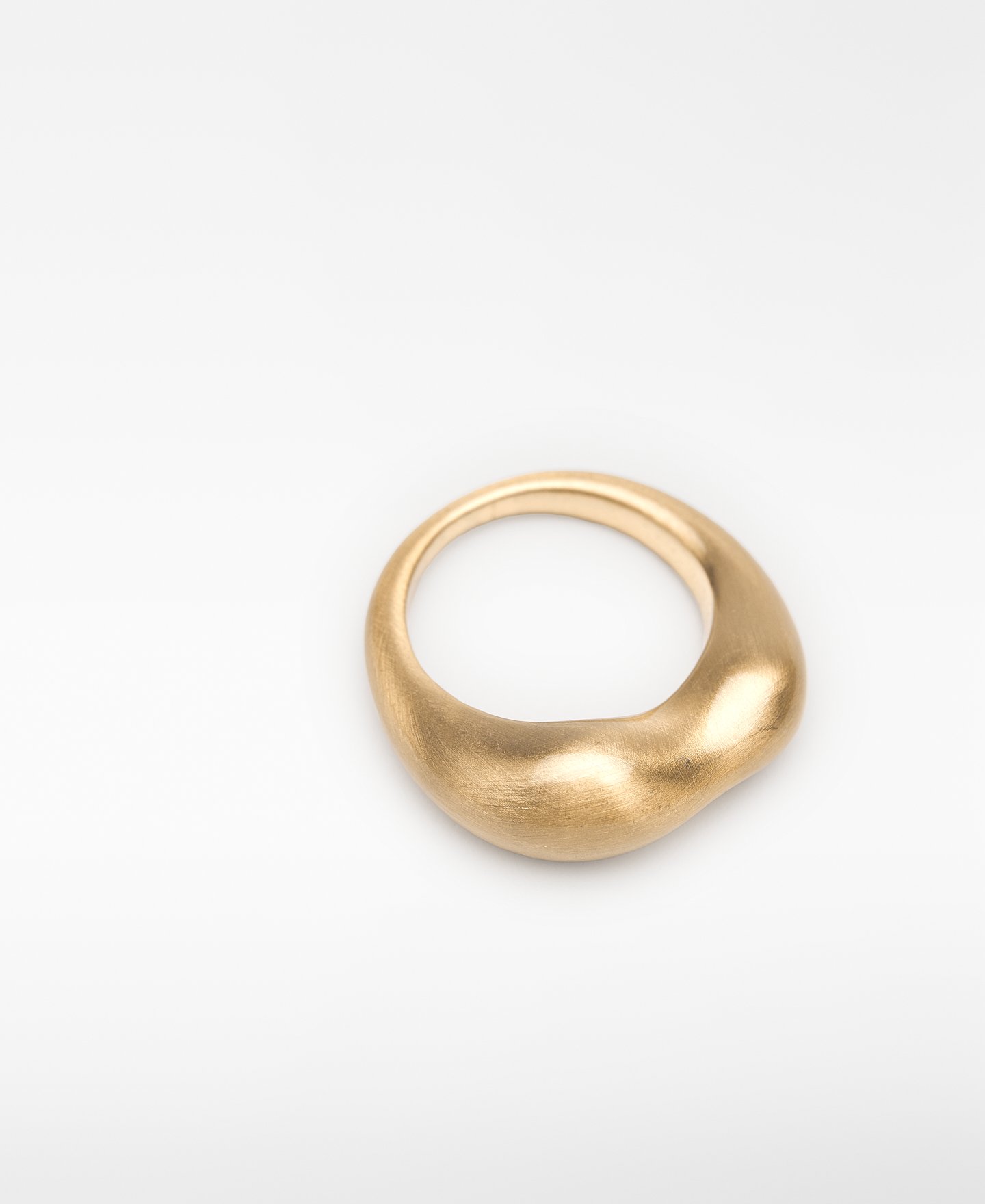 Irregular metal ring woman image number 2