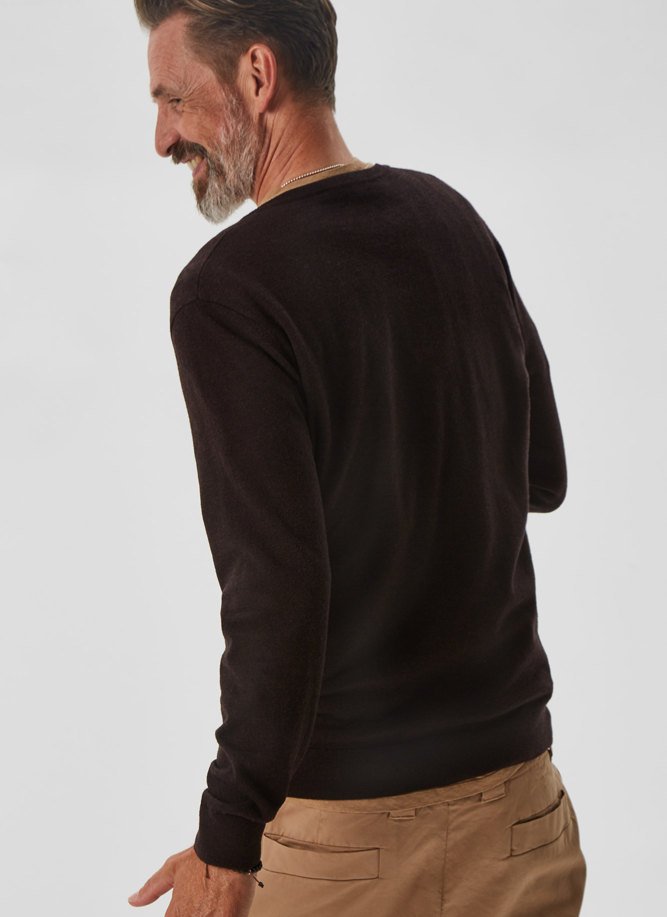 Jersey cuello pico en lana merino image number 1