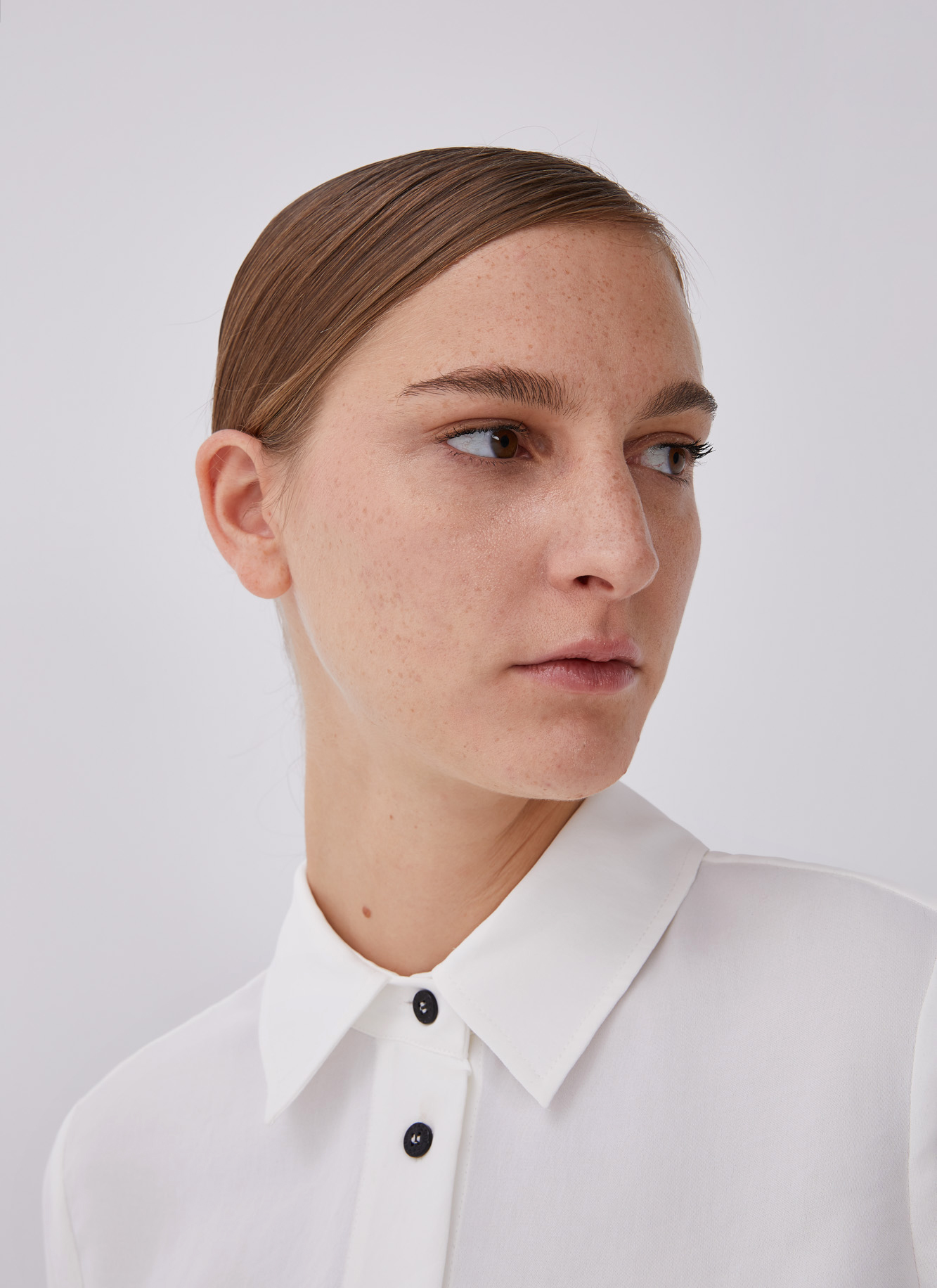 Shirt with contrasting buttons image number 4