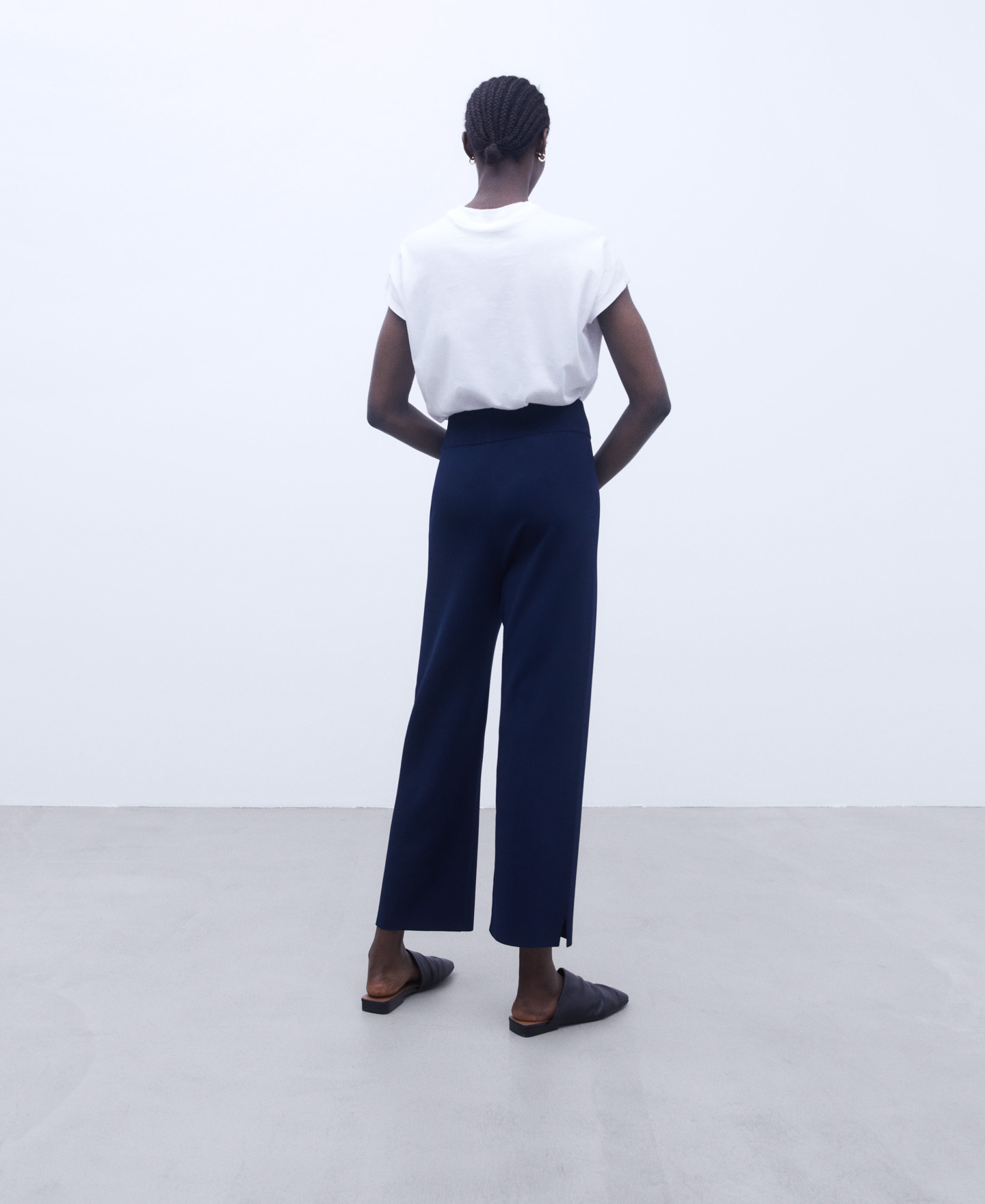 Straight knitted trousers image number 2