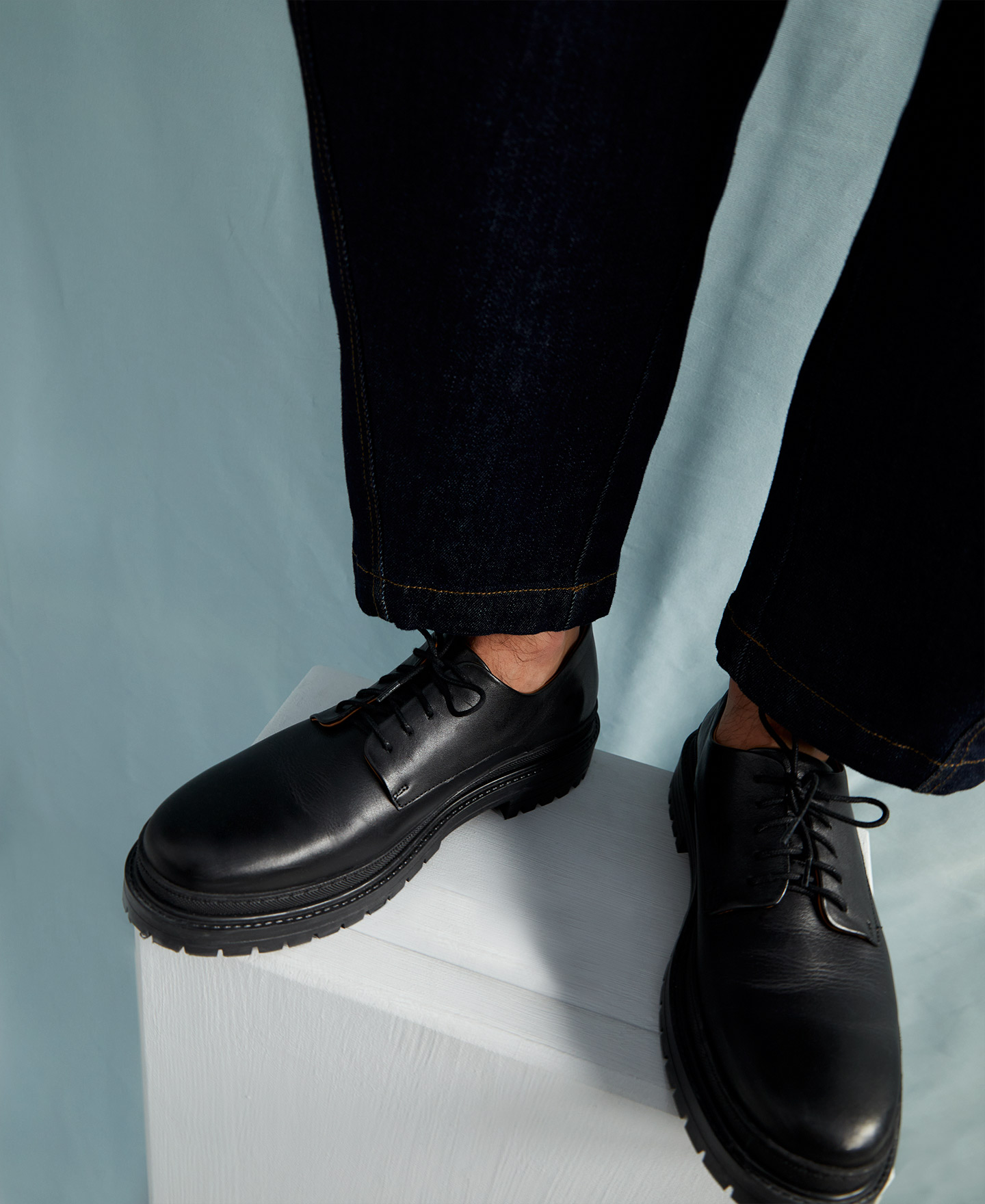 Derby leather shoe image number 4