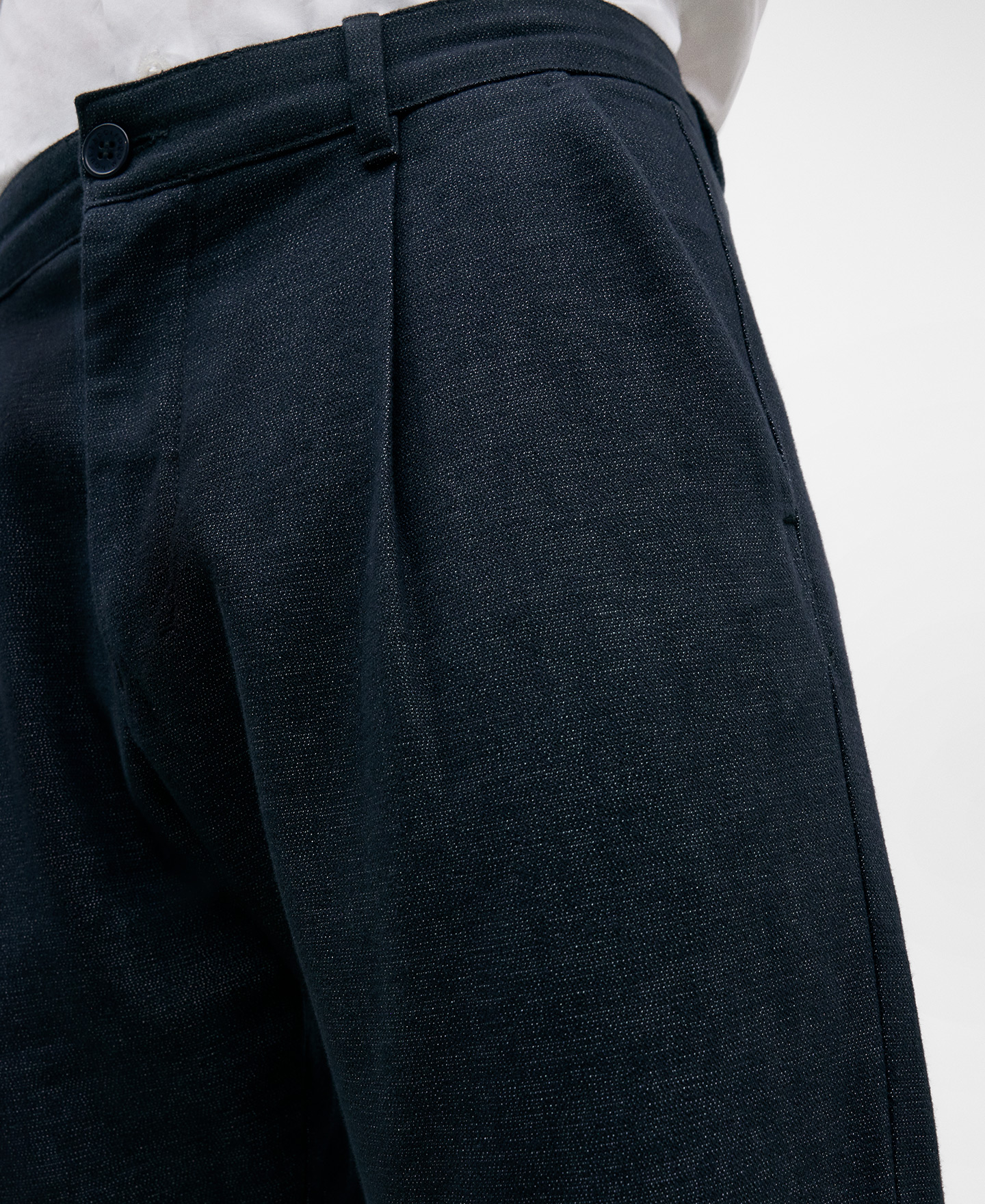Pantalón chino azul hombre image number 3