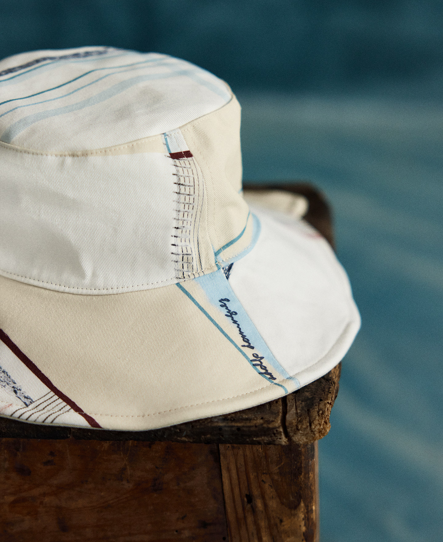 Sombrero bucket estampado algodón mujer image number 4